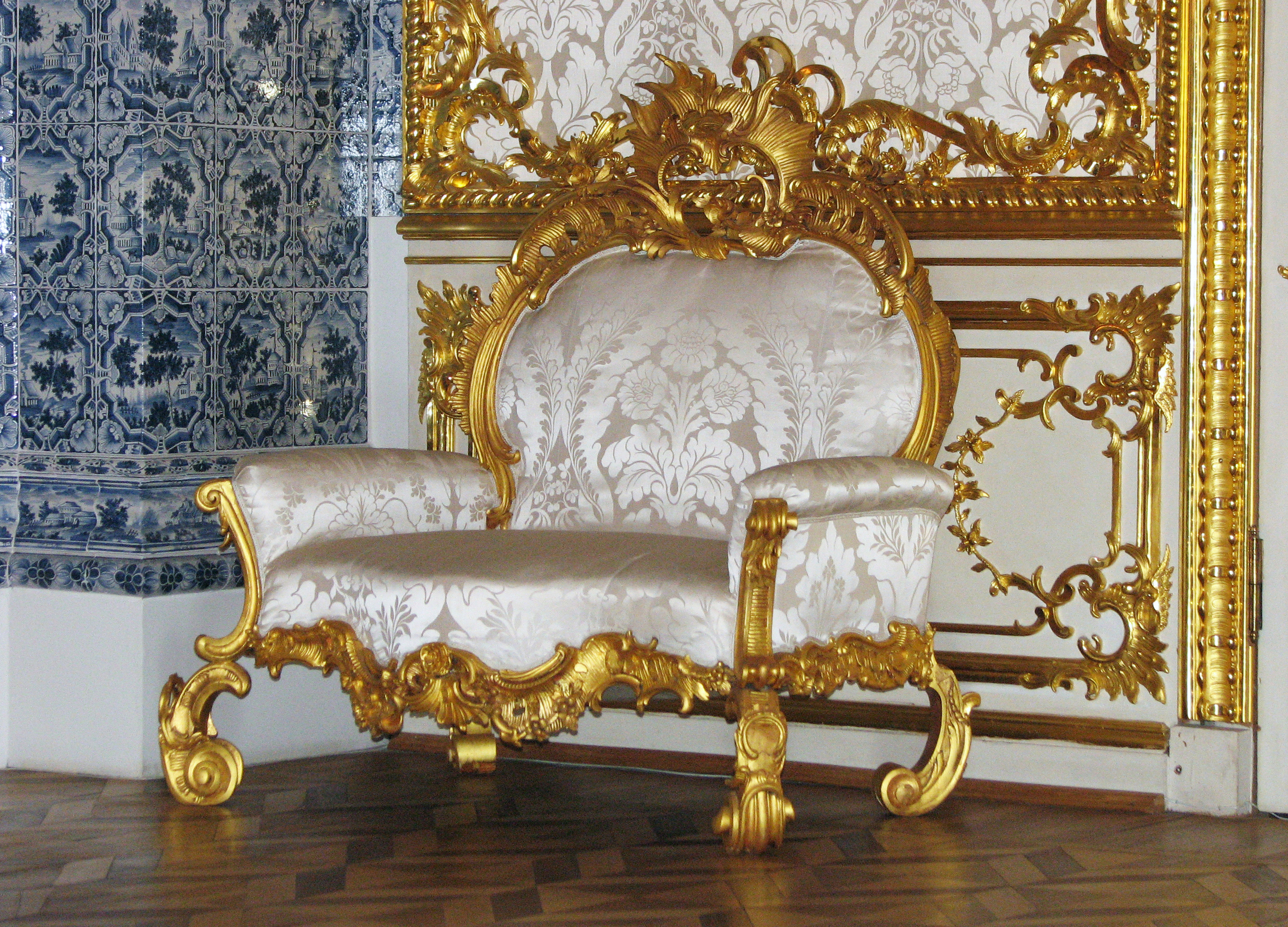 File:Armchair in baroque style 01.jpg - Wikimedia Commons