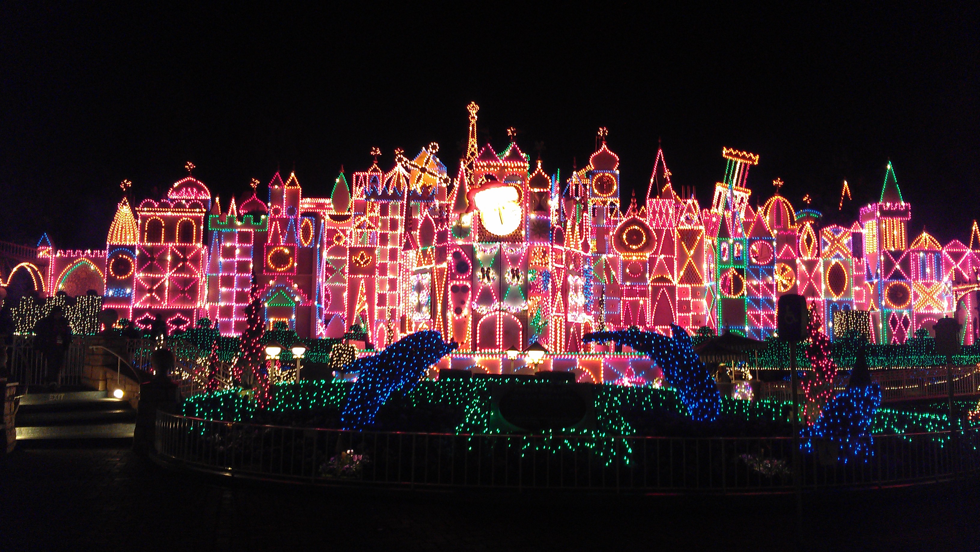 It's Christmas time at Disneyland! | Gaskins Moving Forward