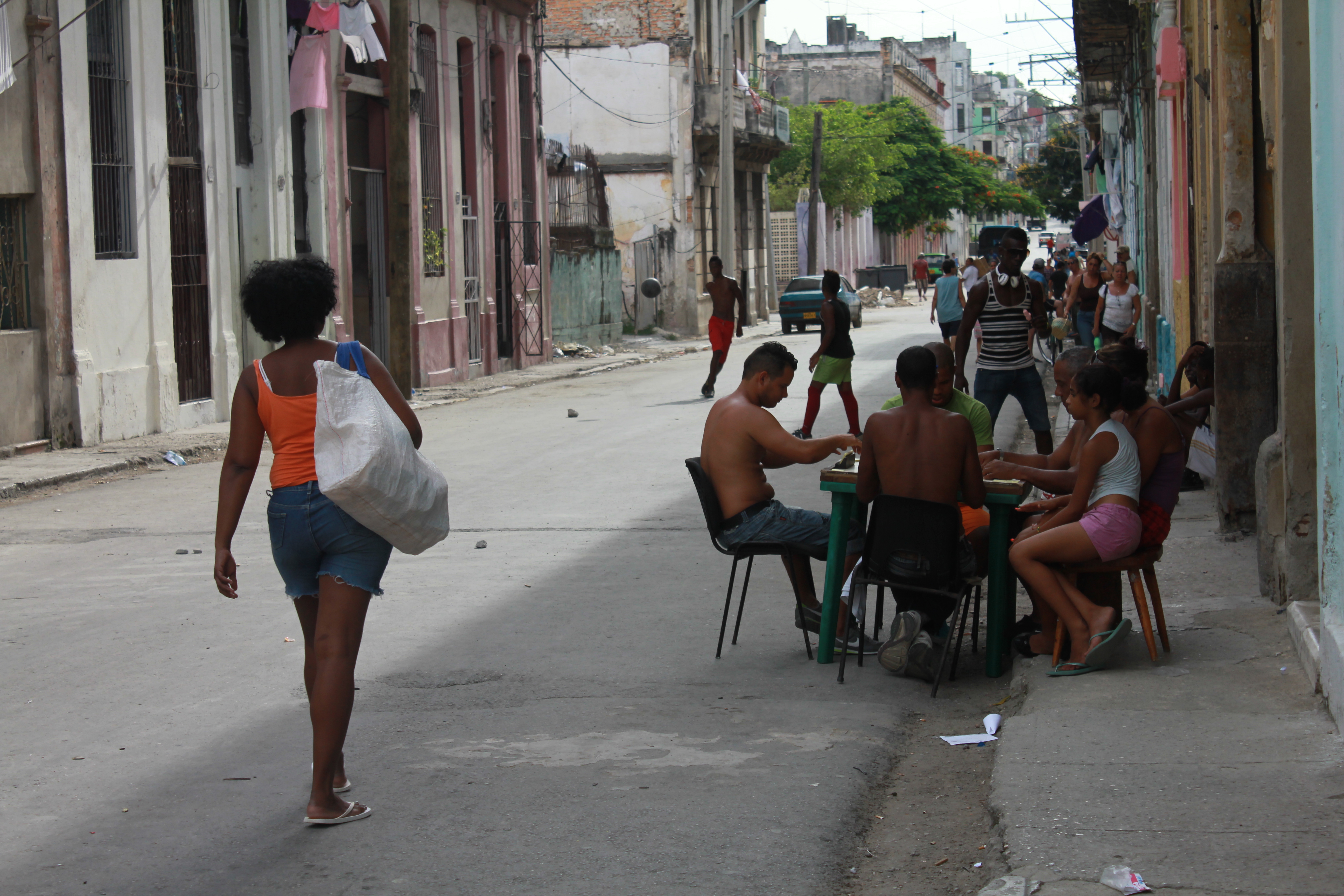 File:Street life in Havana, Cuba.JPG - Wikimedia Commons