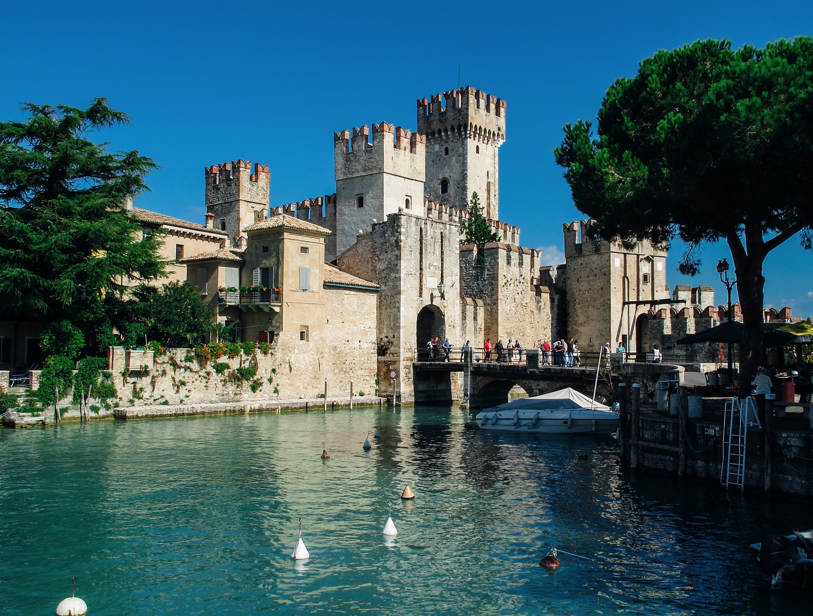 10 Amazing Castles You Have To Visit In Italy - Hand Luggage Only ...