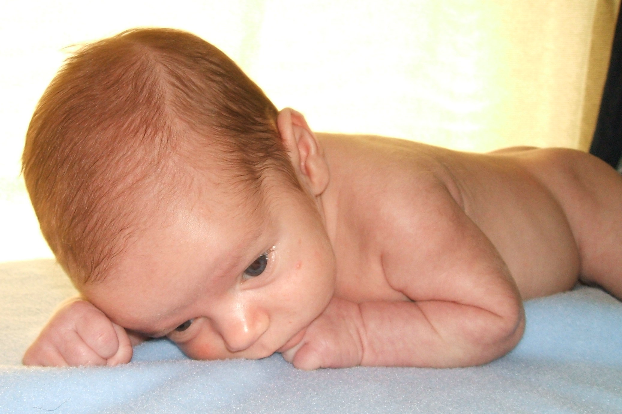 Почему новорожденный не берет. Фото развития новорожденного. Психика у новорожденных до года. Грудь у детей до года фото.
