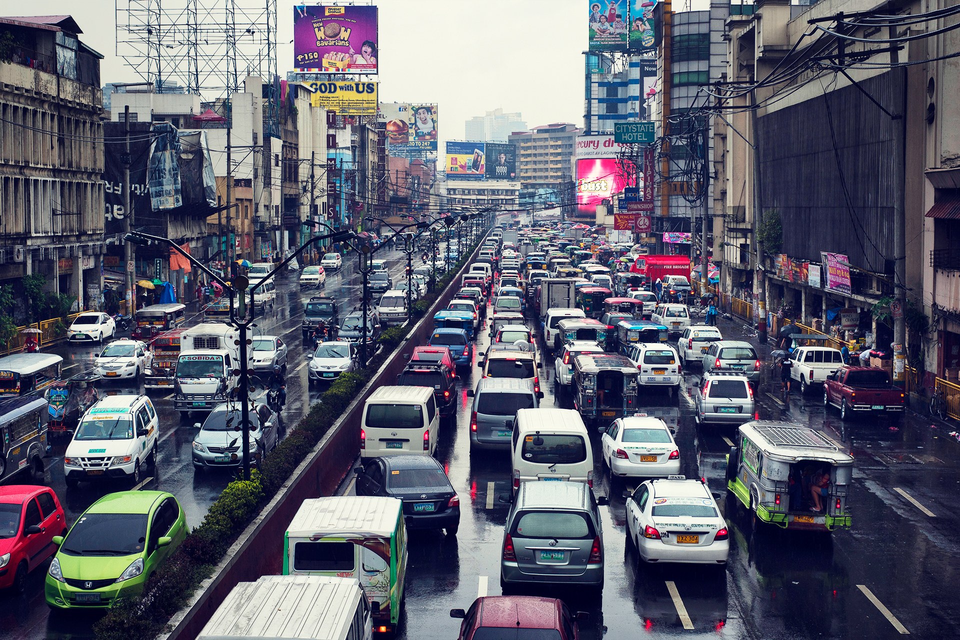 Here traffic. Манила Филиппины пробки. Хошимин роад. Трафик в городе. Пробки в Нью-Йорке.