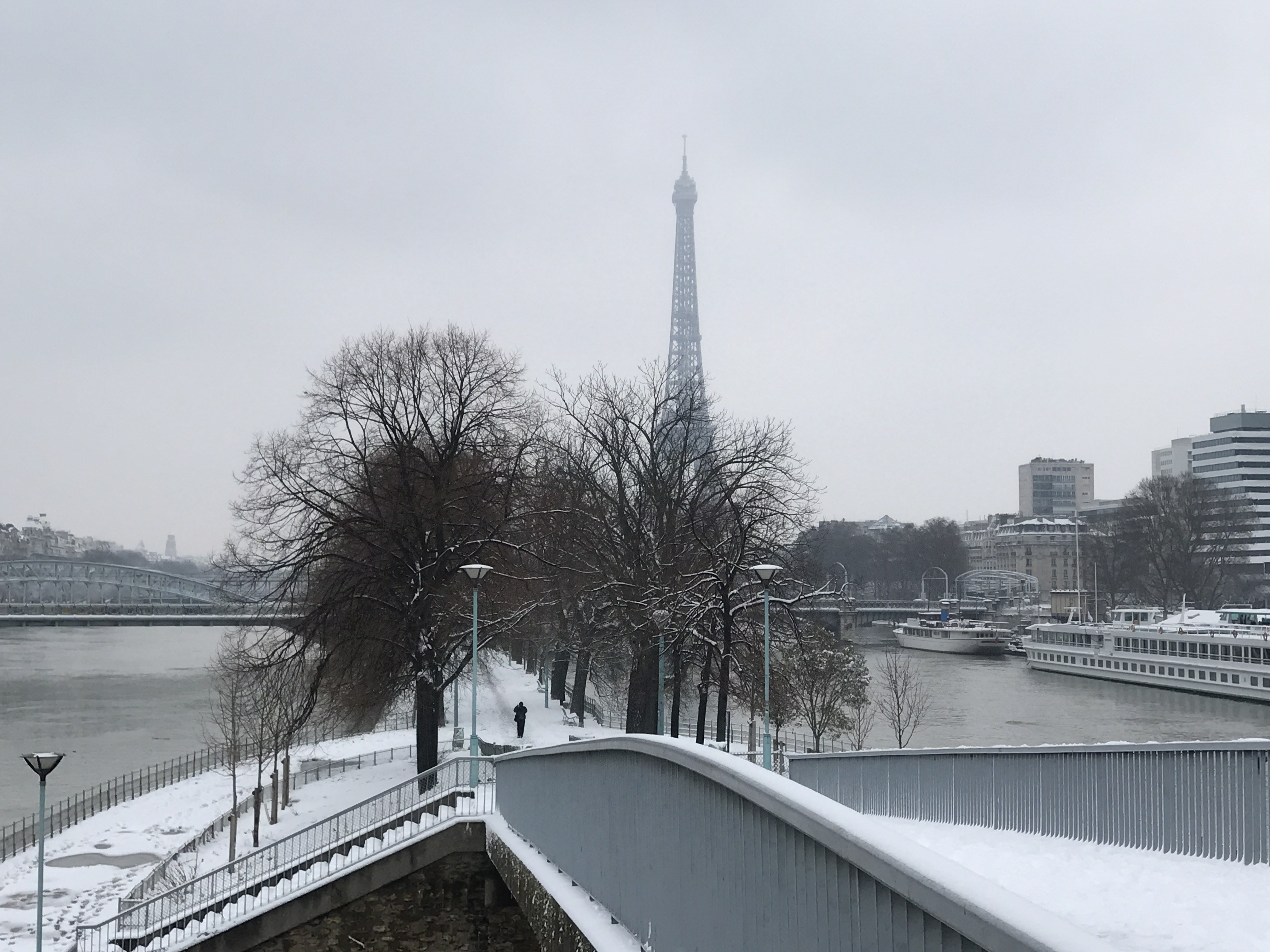 Winter Wonderland - A photo story of the snow in Paris