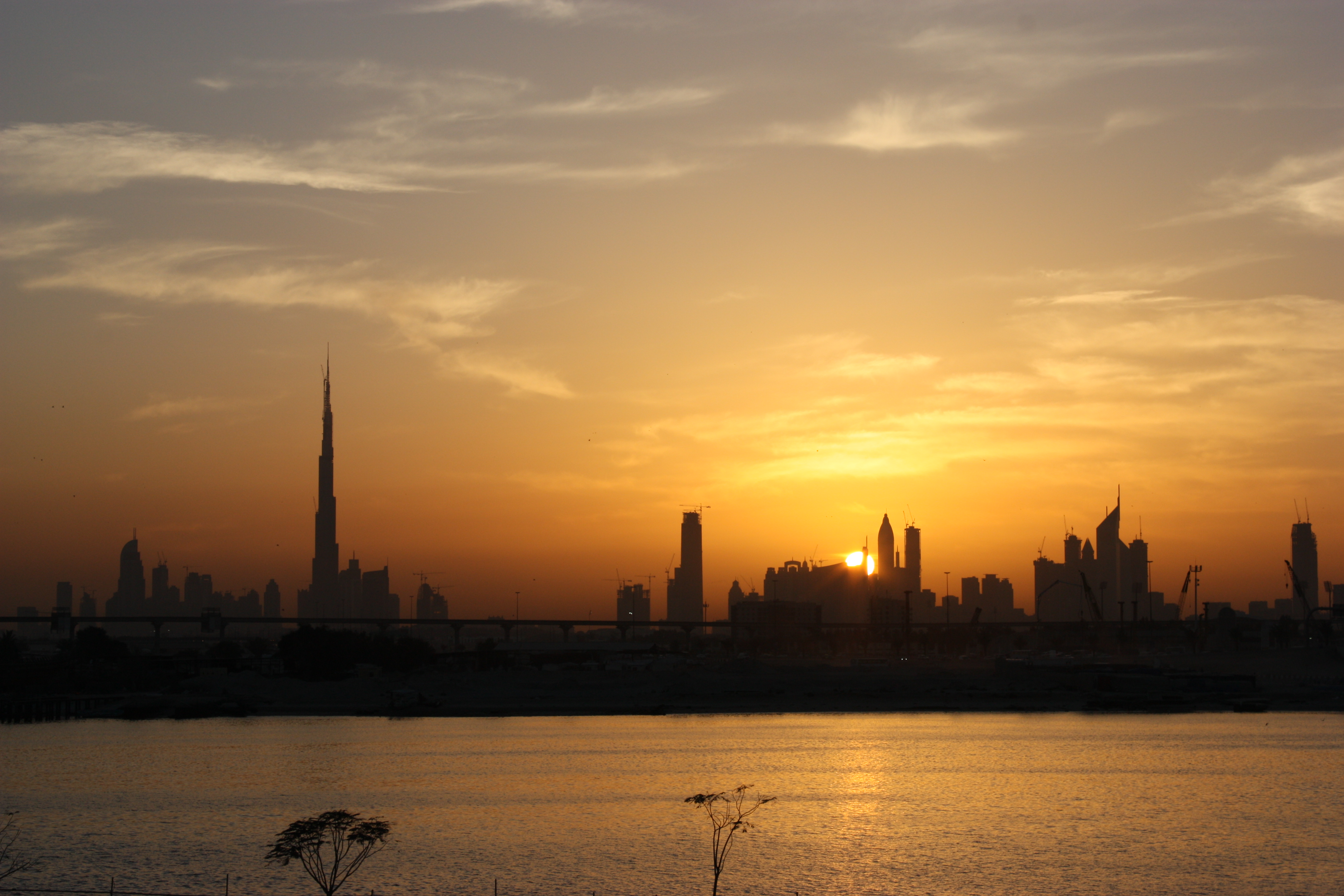 File:Dubai skyline in the evening.jpg - Wikimedia Commons