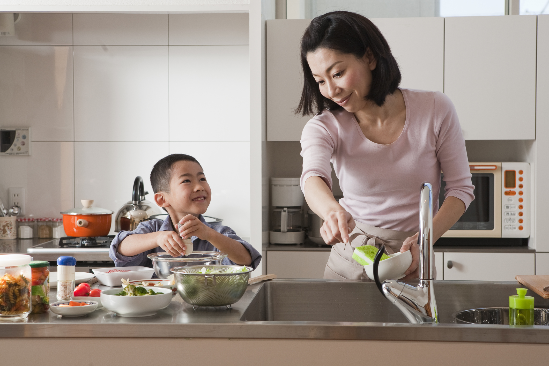 LiveWell Online Magazine | Kids in the Kitchen: 5 ways to Introduce ...