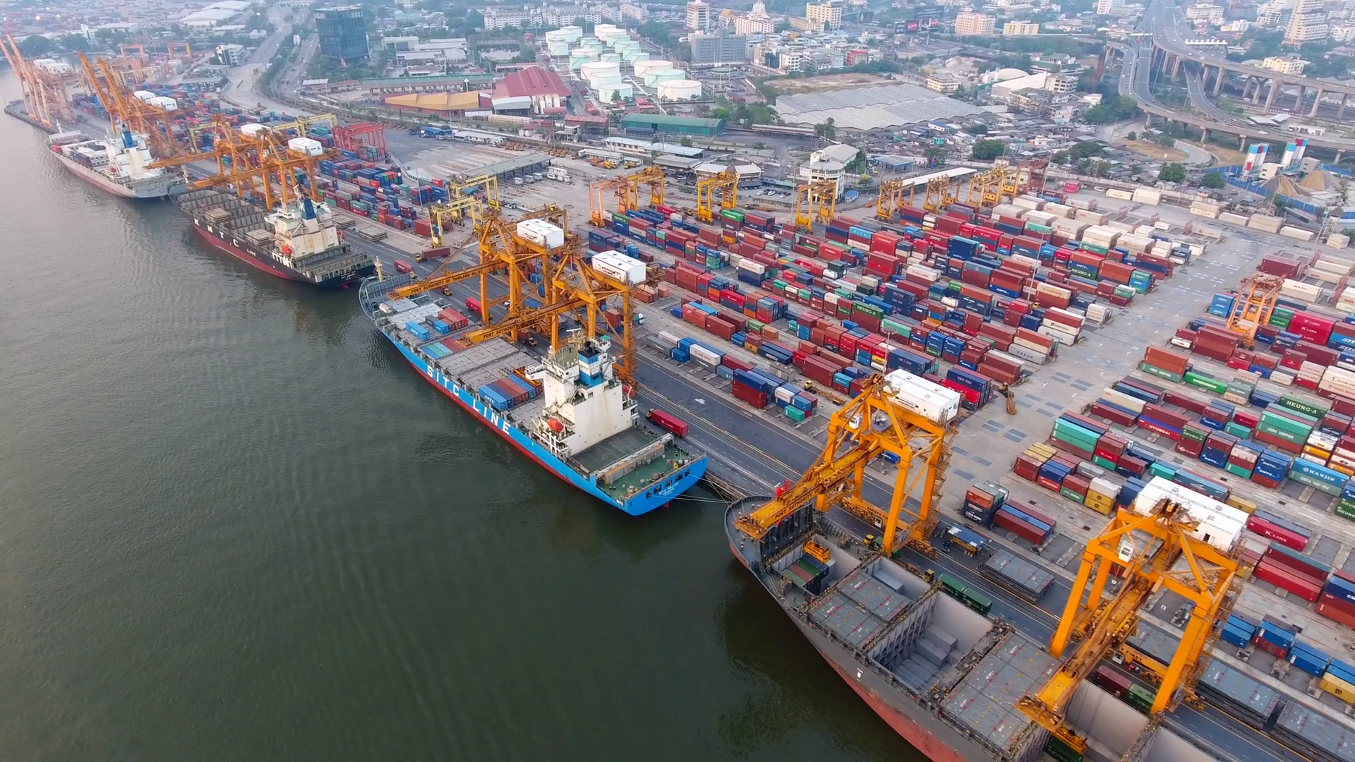 Aerial view of container ships and lifting cranes in the Port of ...