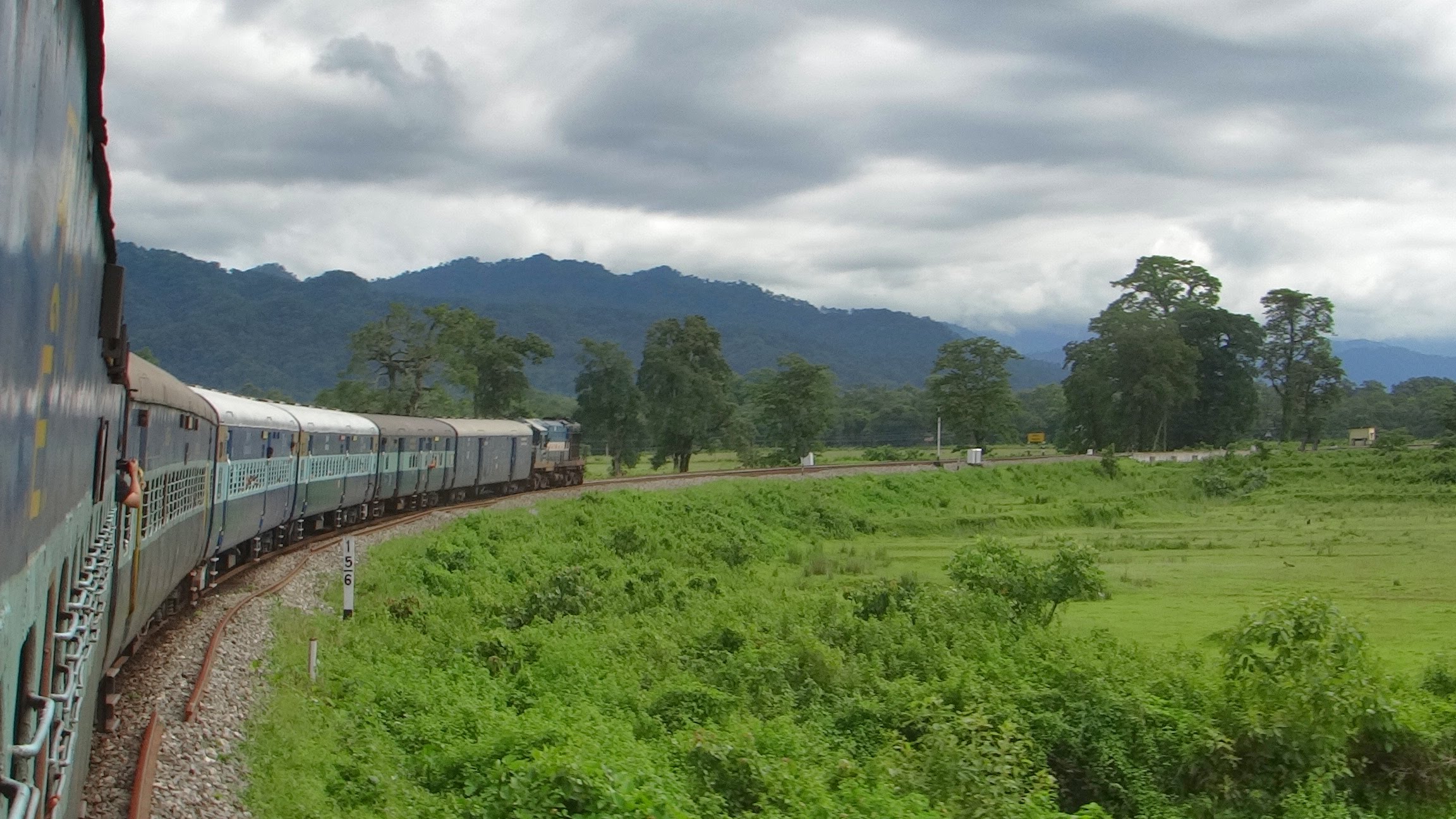 Beautiful INDIAN RAILWAYS : Train through the Lap of Nature Heavenly ...