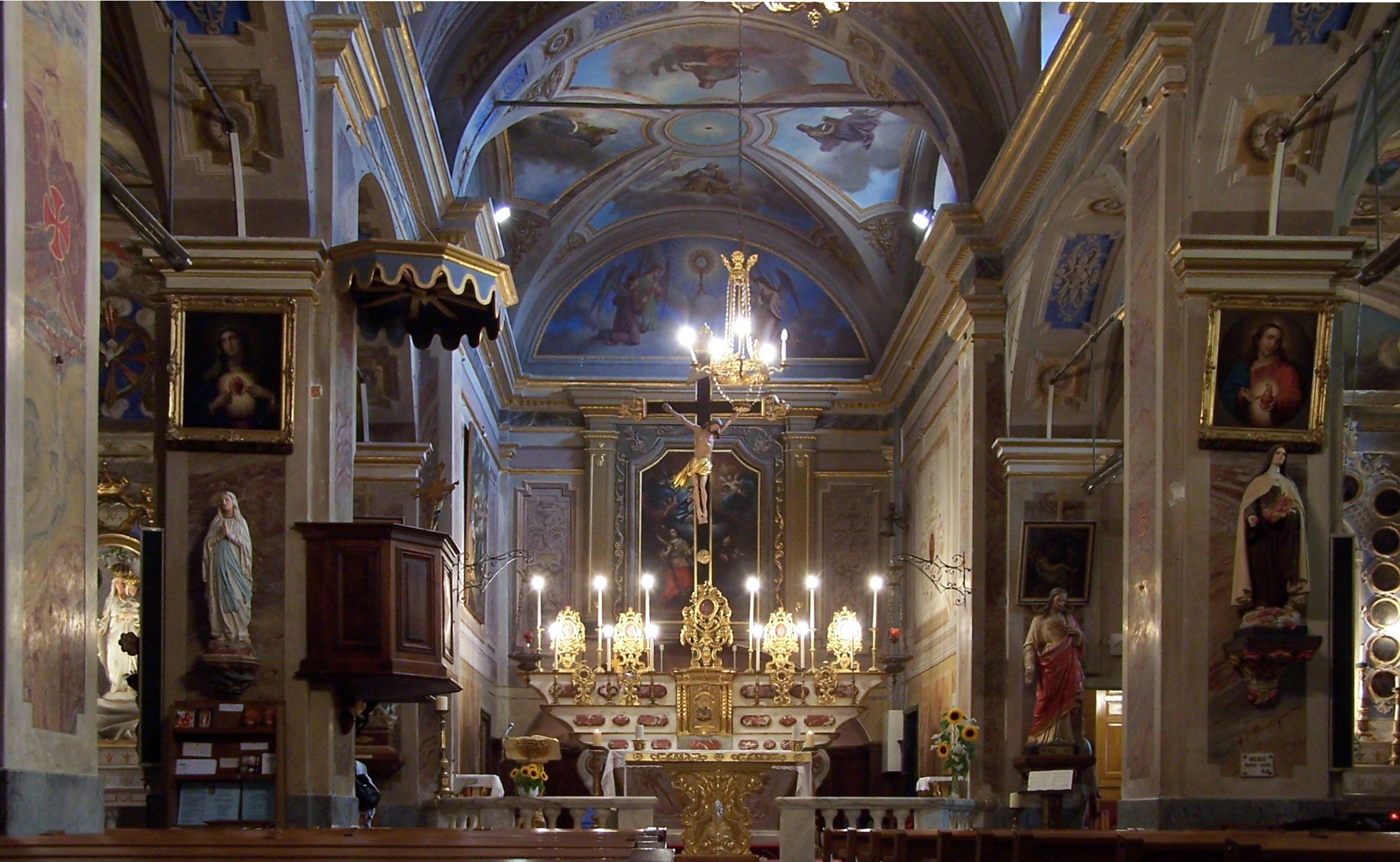 File:Roquebrune Church inside.JPG - Wikimedia Commons