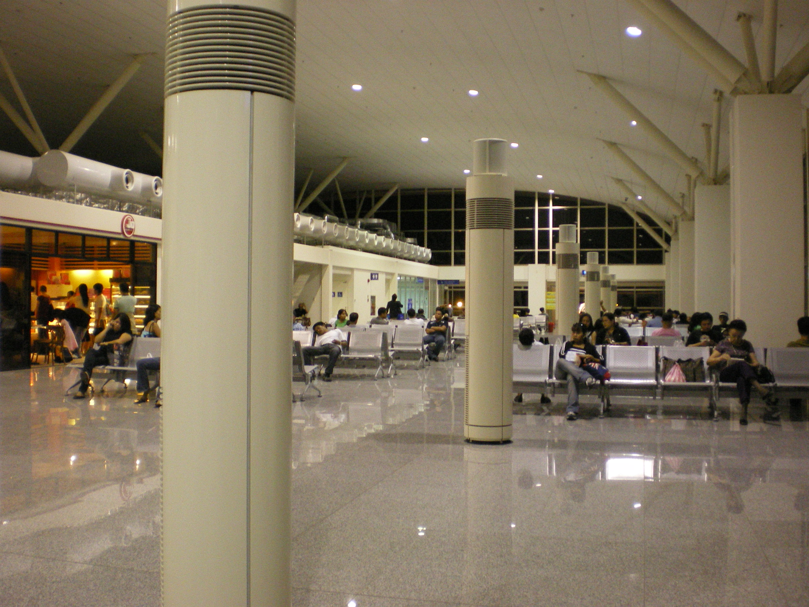 File:Iloilo Airport Interior.jpg - Wikimedia Commons