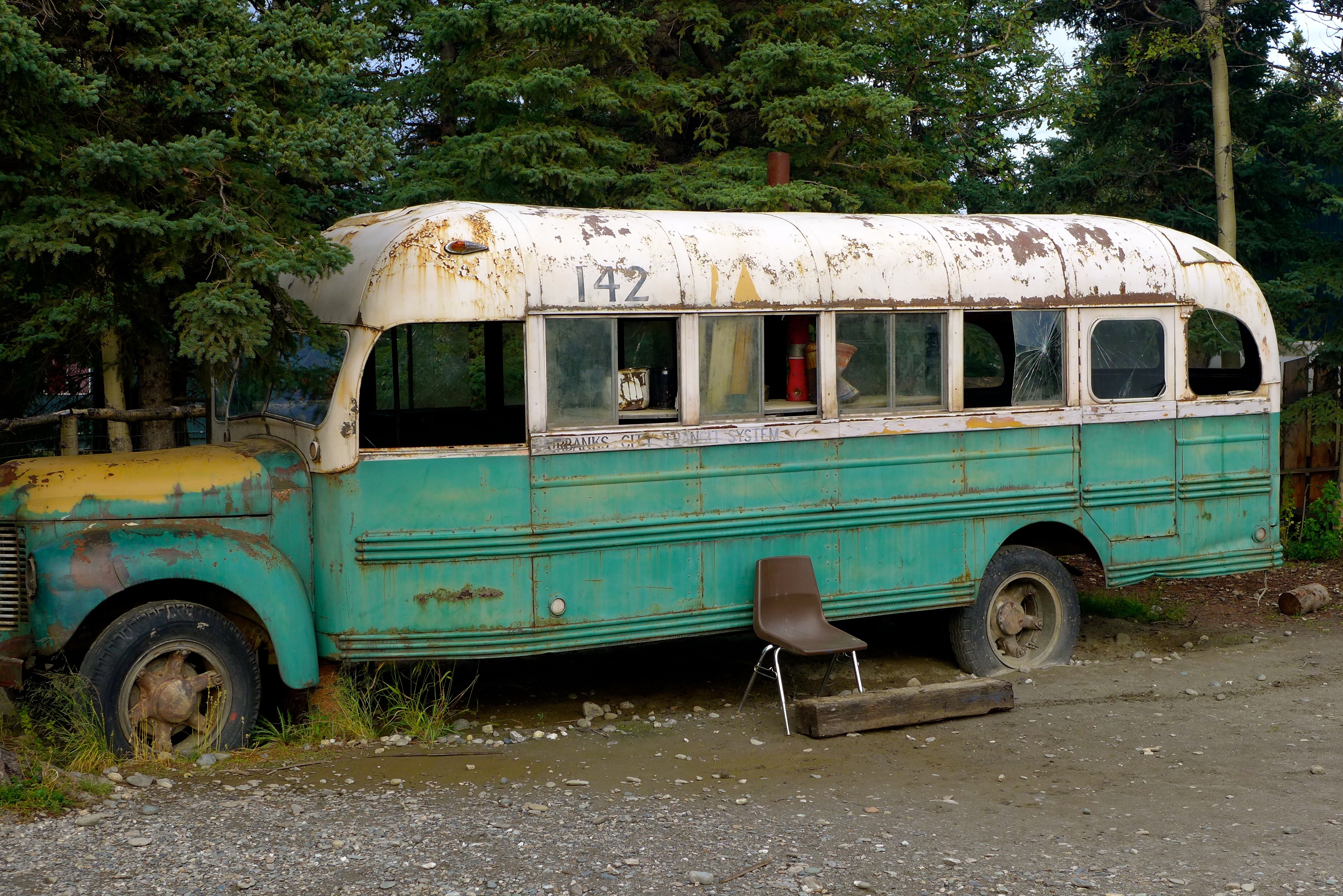 File:The replica of the school bus that Chris McCandless lived in ...