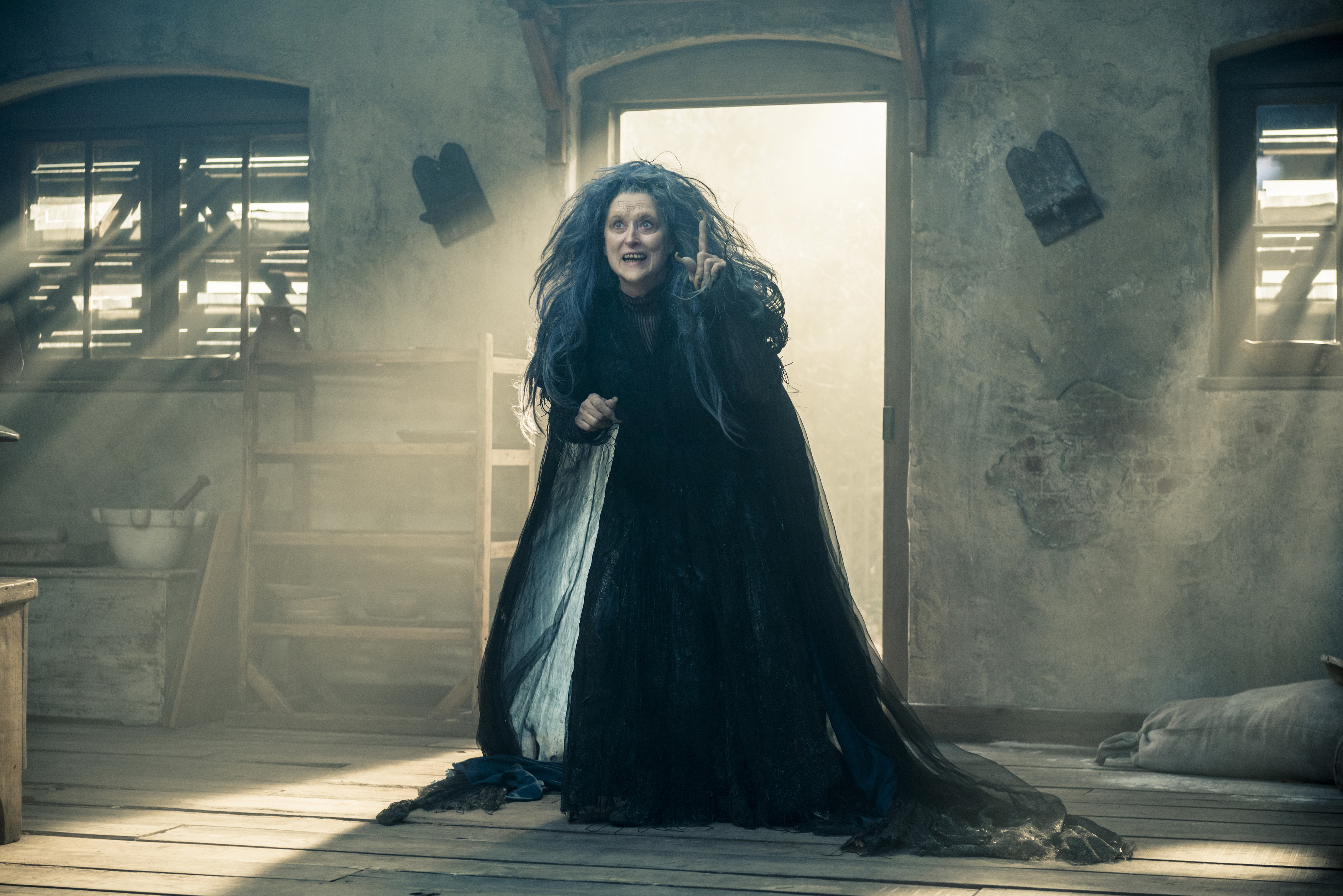 New Into the Woods Images Featuring Meryl Streep and Johnny Depp ...