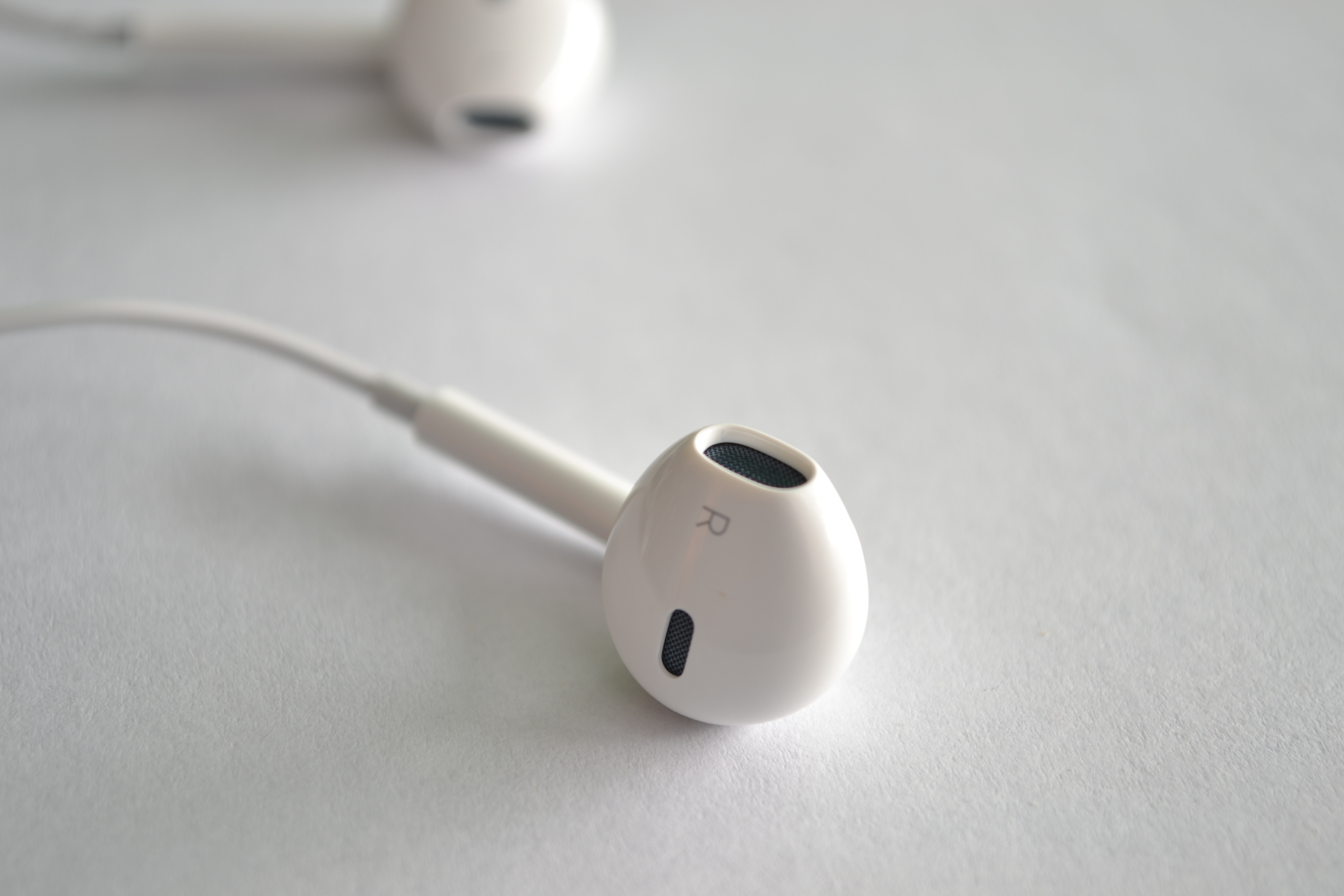Apple's EarBuds Have TONS of Cool Features You Might Not Know About ...