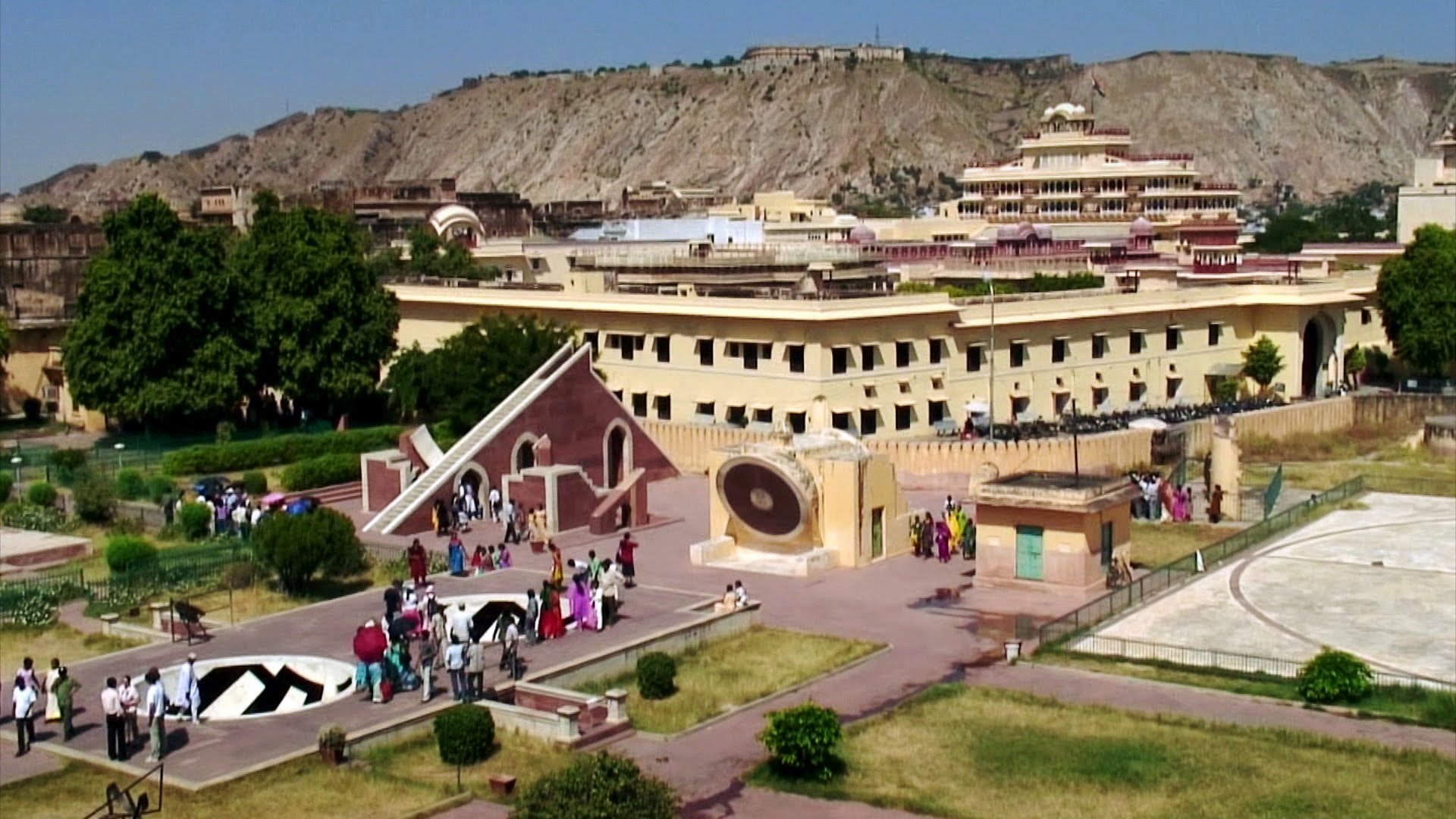 Jaipur Astronomical Observatories - Jantar Mantar, जयपुर ...