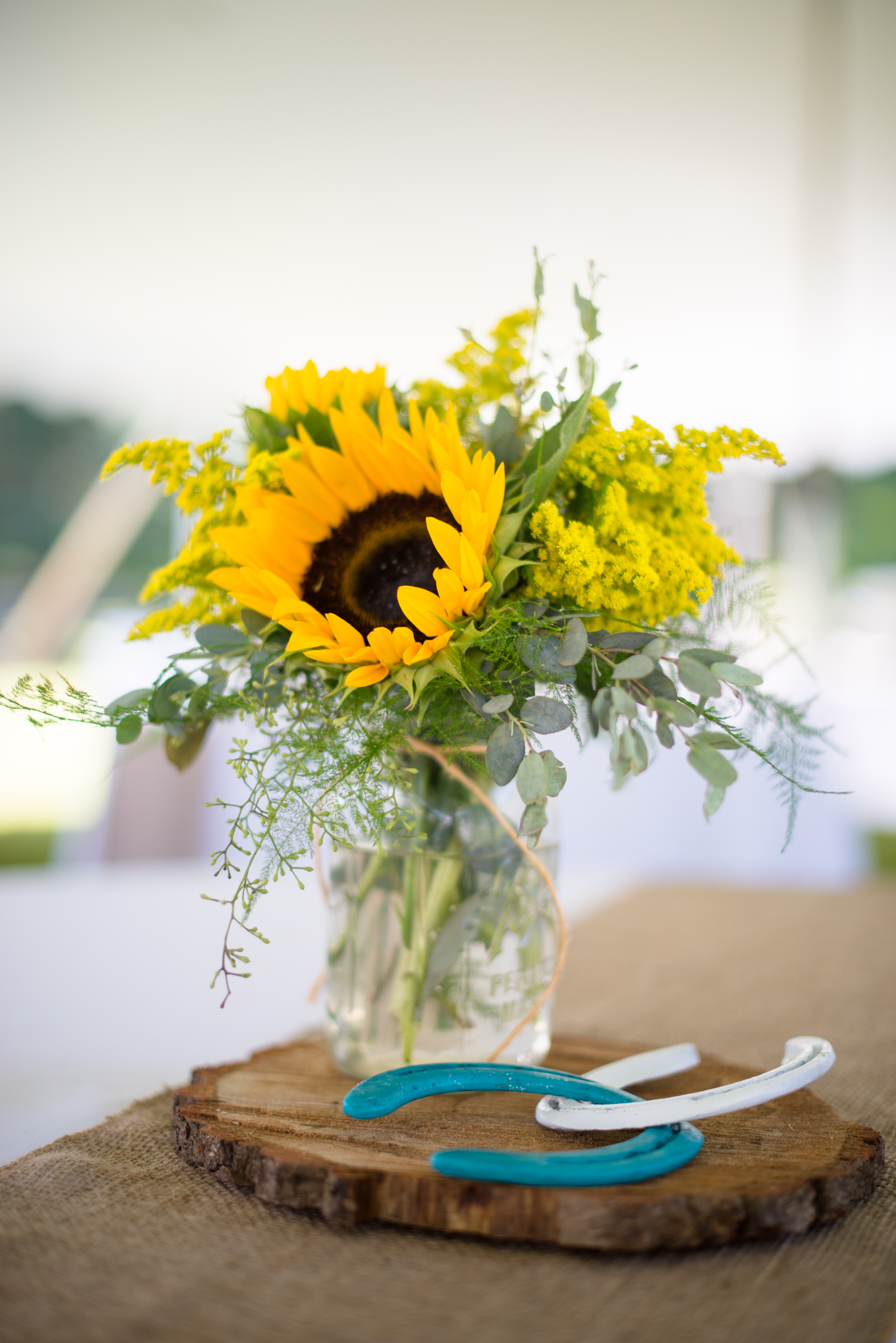 Centerpieces of Sunflowers in Mason Jars on Wood Slabs | Подсолнухи ...