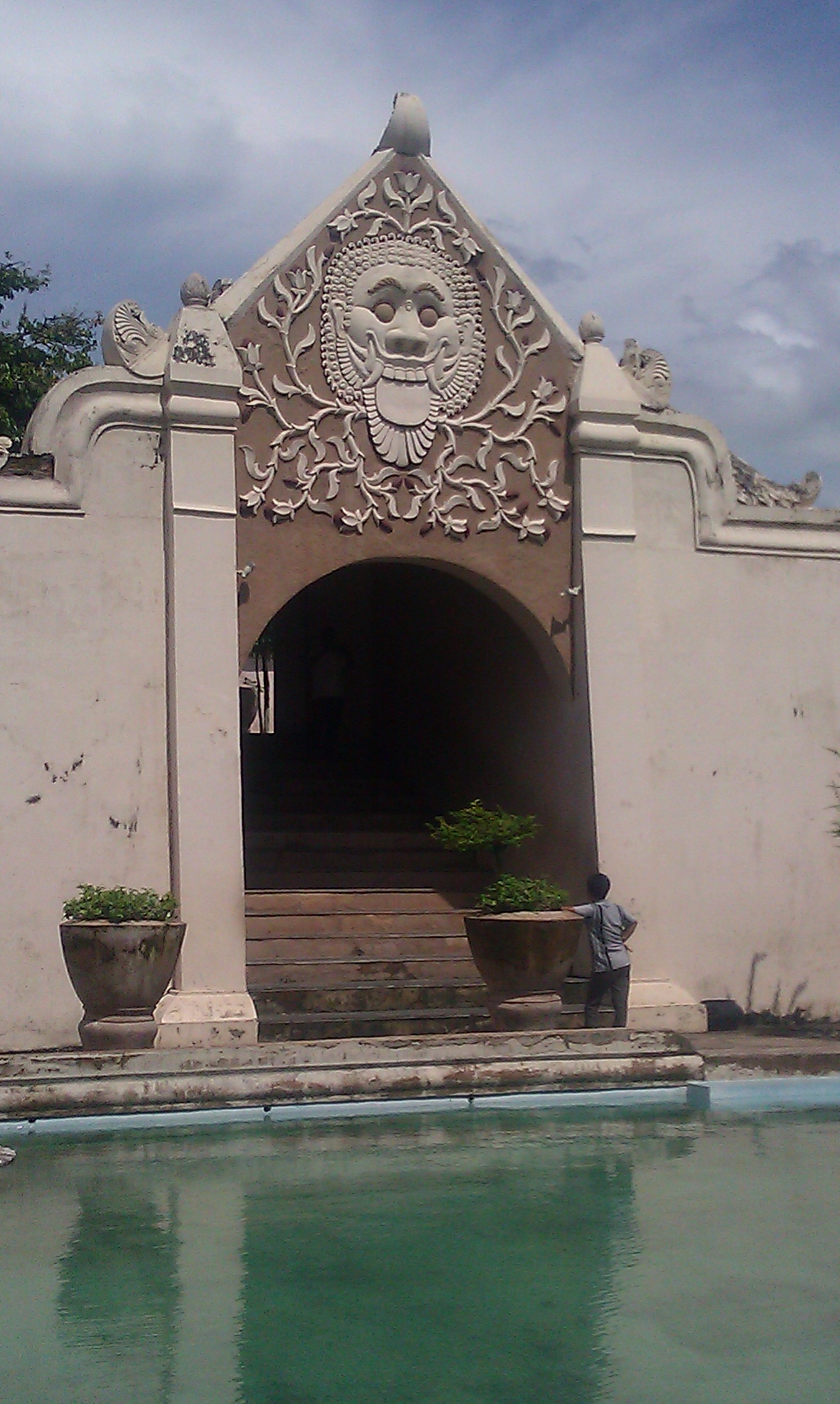File:Water castle Yogyakarta taman sari 03.jpg - Wikimedia Commons