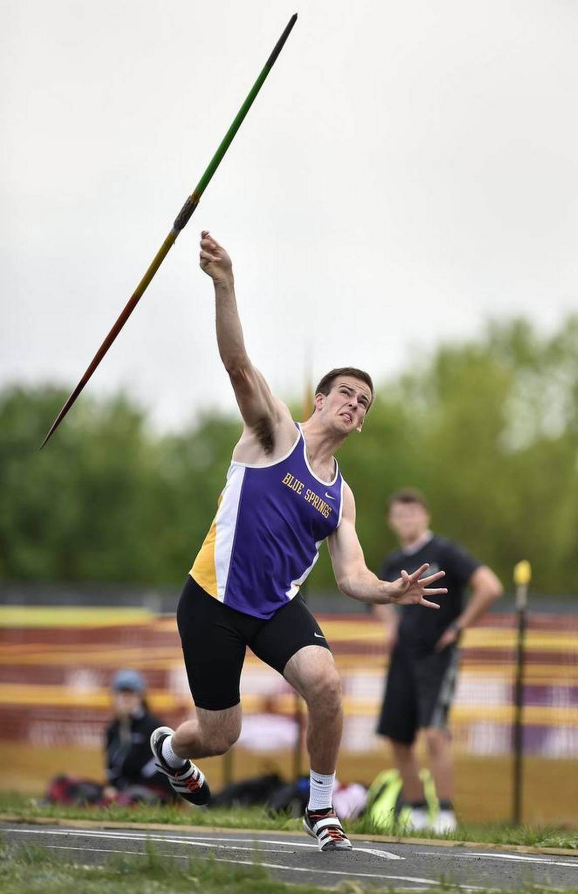 Missouri high school athletes embrace the javelin throw as new state ...