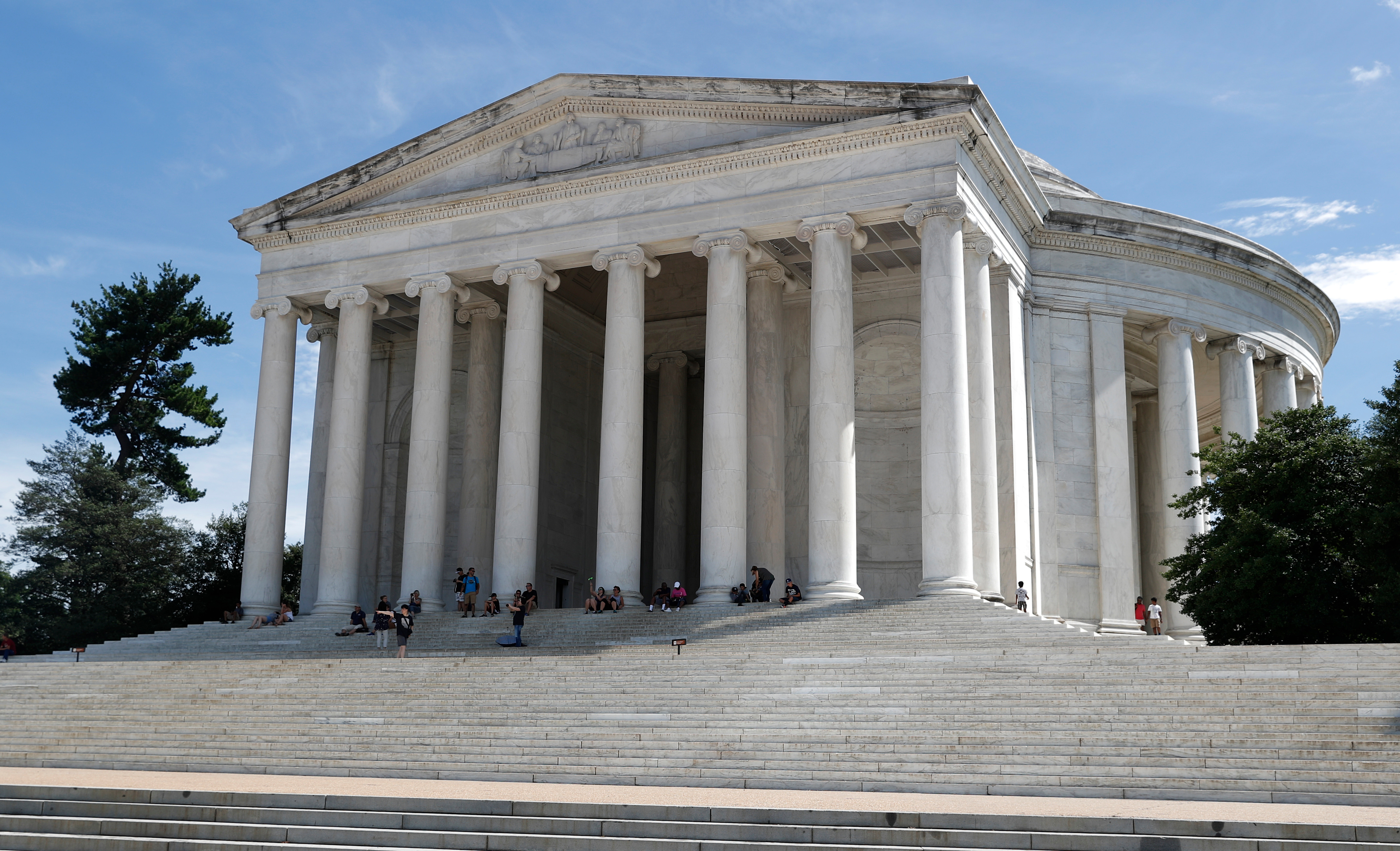 Mysterious gunk is growing on the Jefferson Memorial