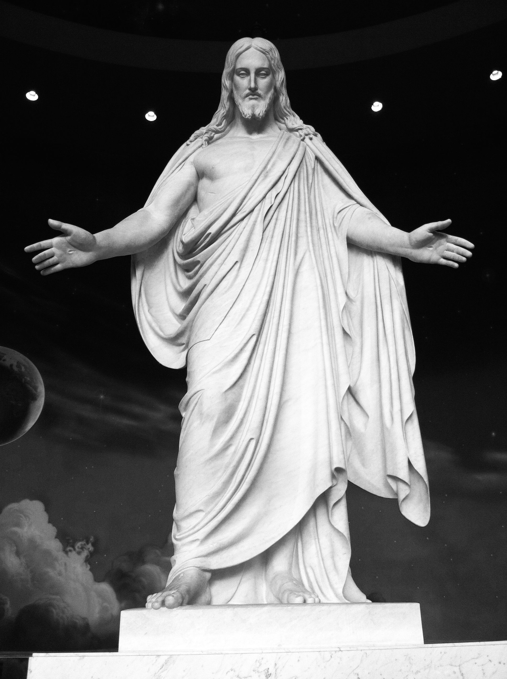 Jesus sculpture photo