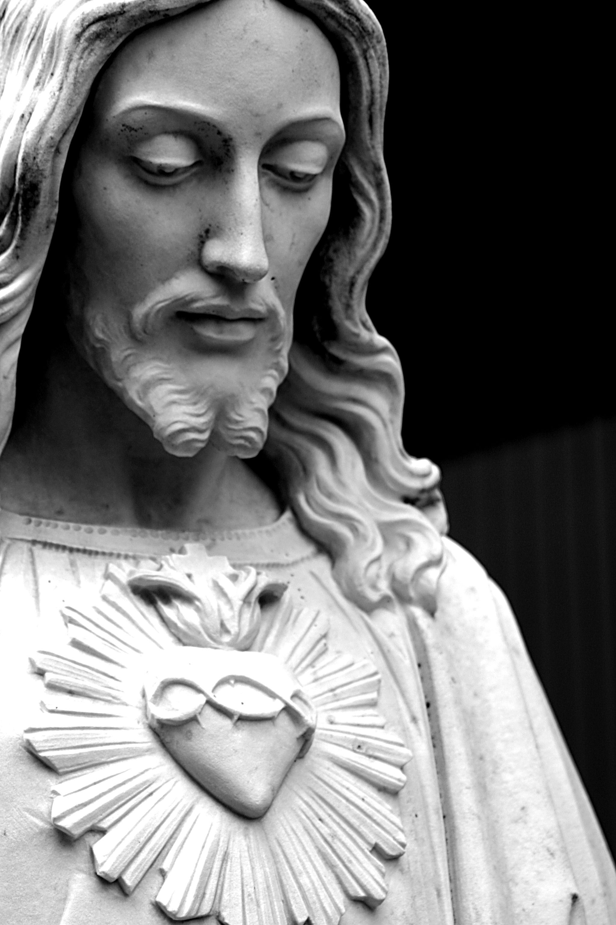 Jesus statue photo