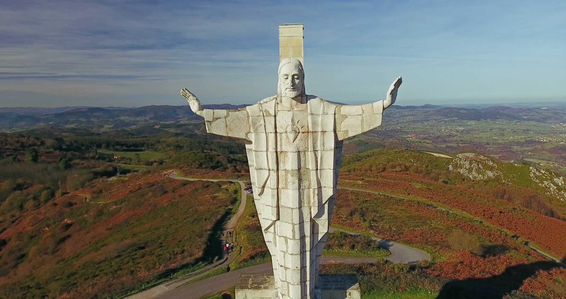 Beautiful Aerial pull back shot of stunning Jesus Statue (Monumento ...