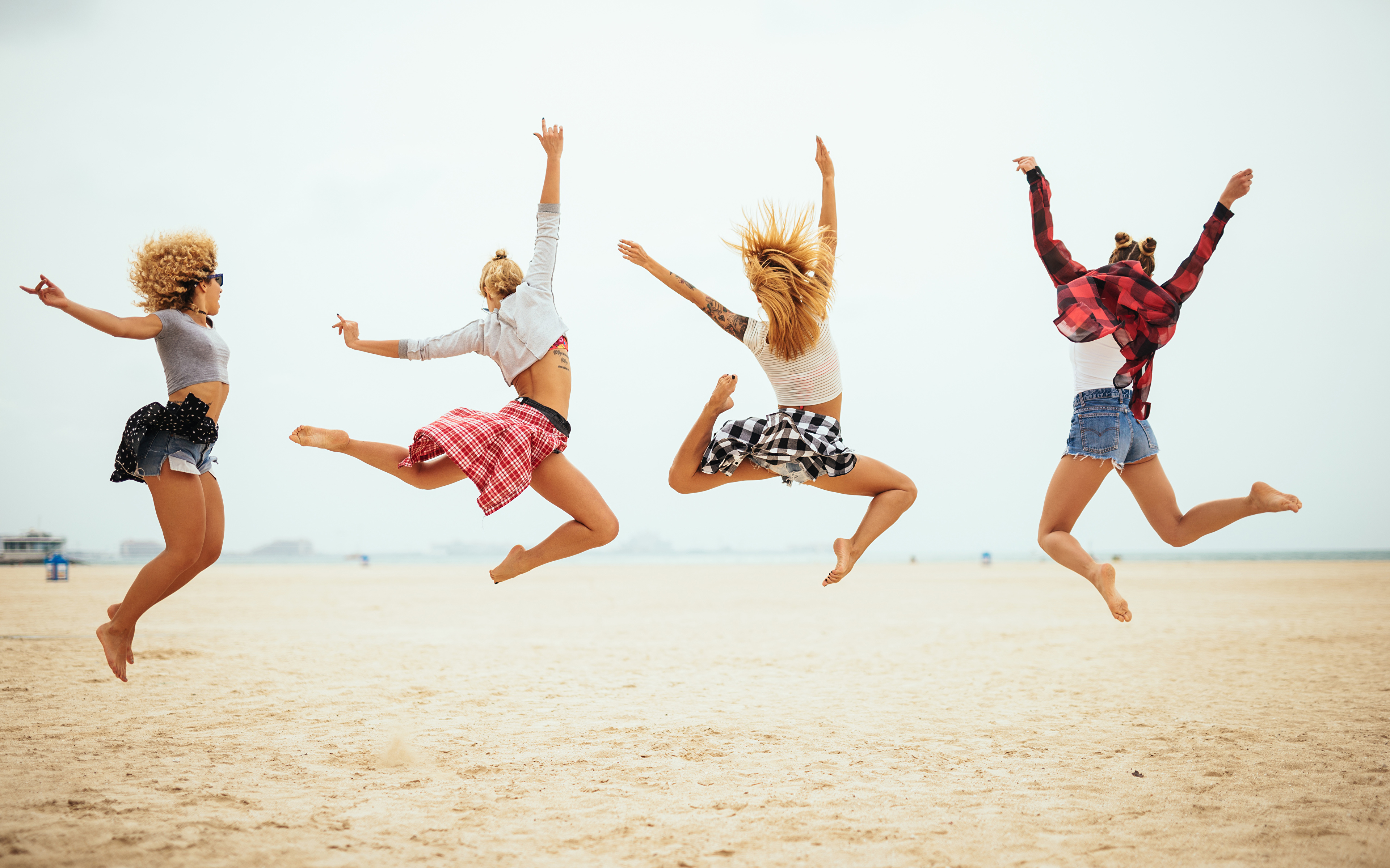 Photos 4 Beach Girls Legs Jump 3840x2400