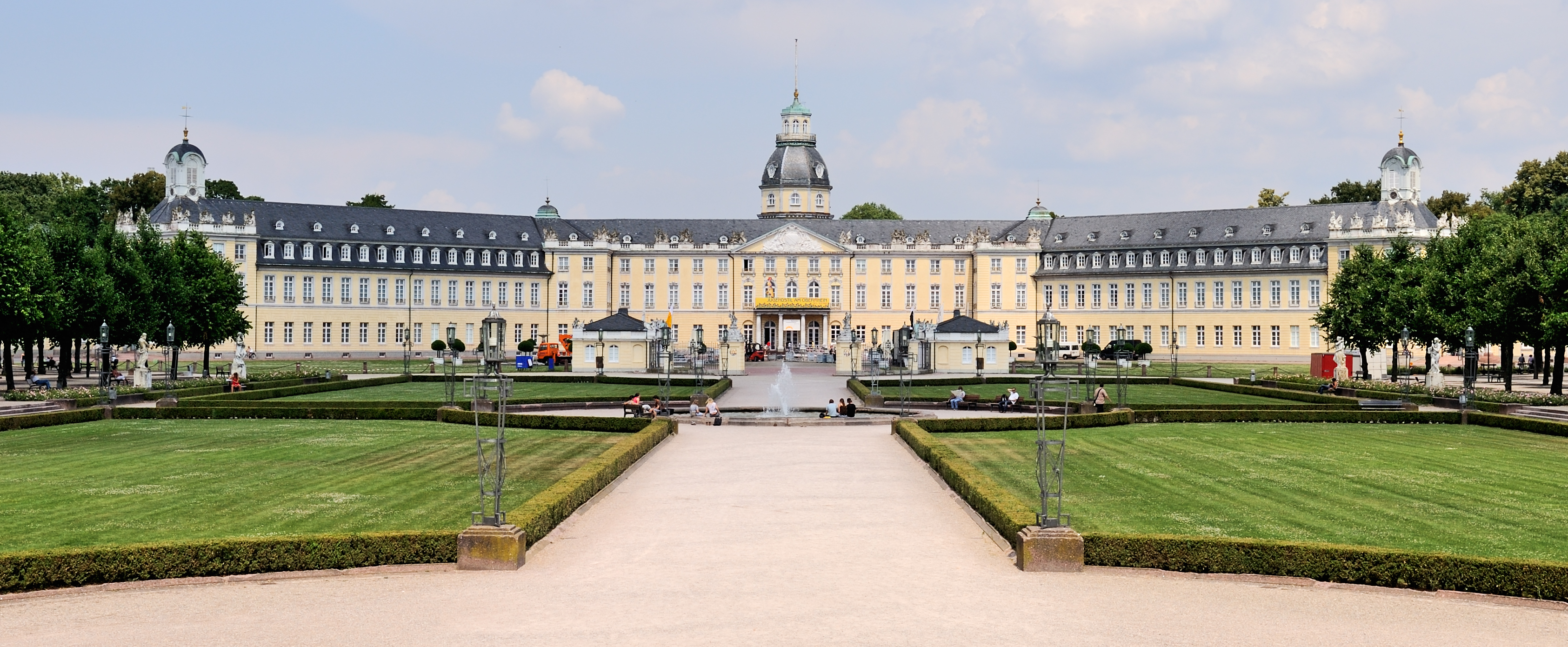 File:Karlsruhe Castle July 09 c66.jpg - Wikimedia Commons