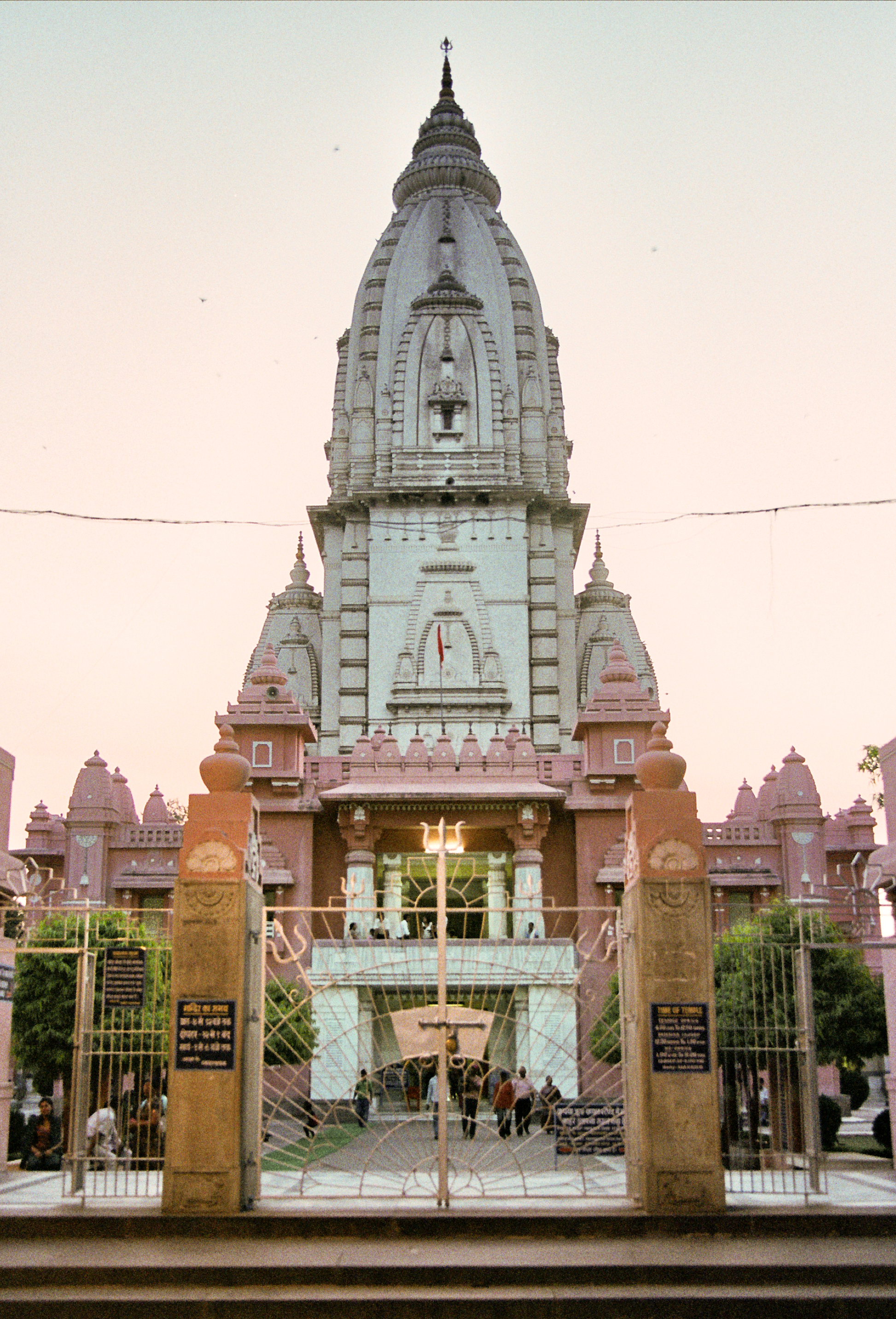 Kashi Vishwanath Temple - Temple in Uttar Pradesh - Thousand Wonders