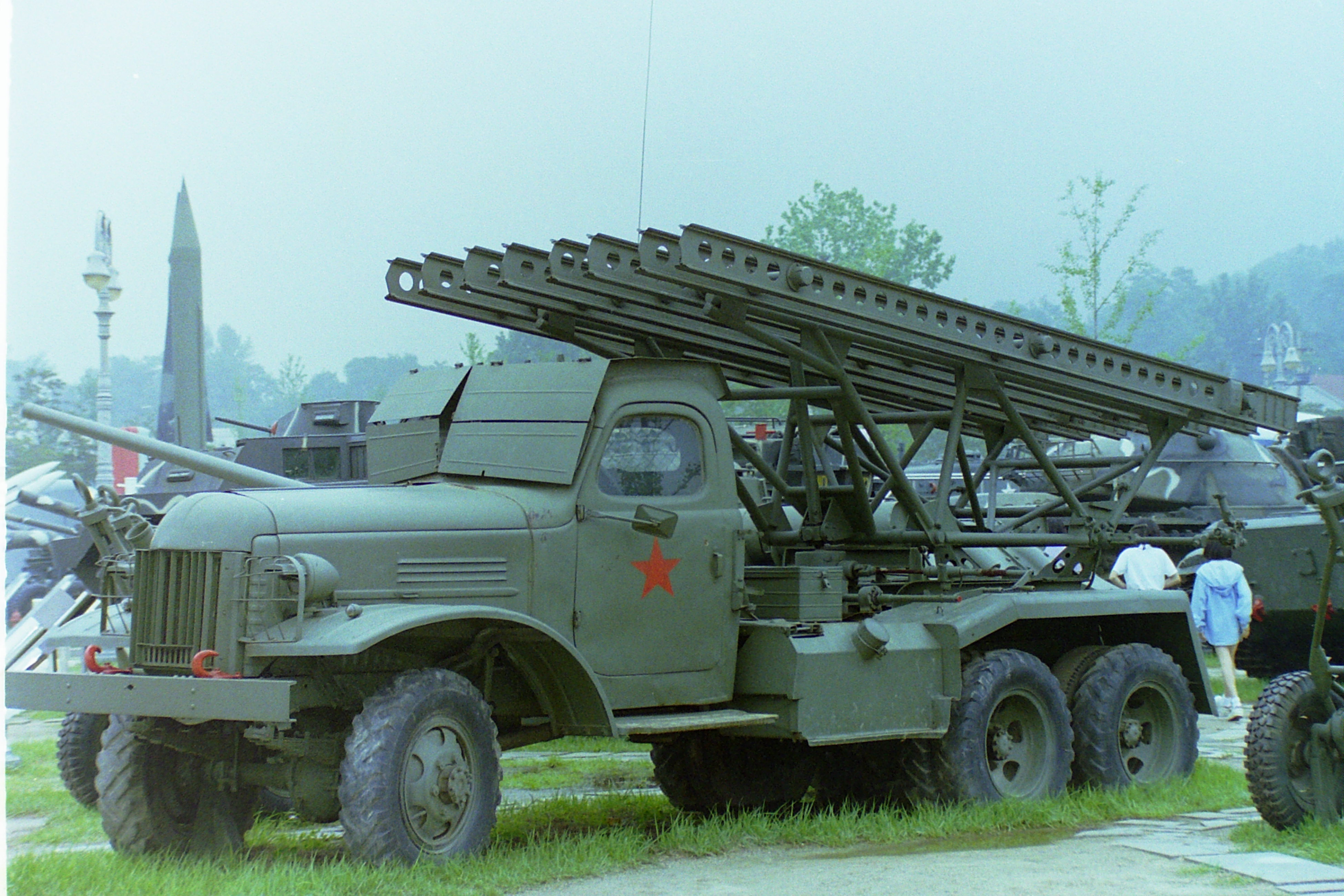 File:Katyusha rocket launcher on ZiS.Spielvogel.JPG - Wikimedia Commons