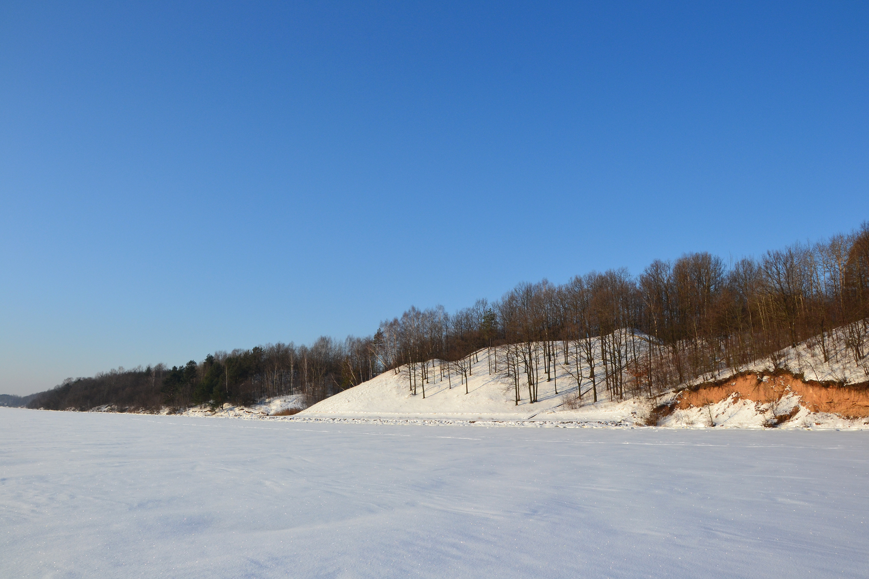 Frozen Kaunas reservoir