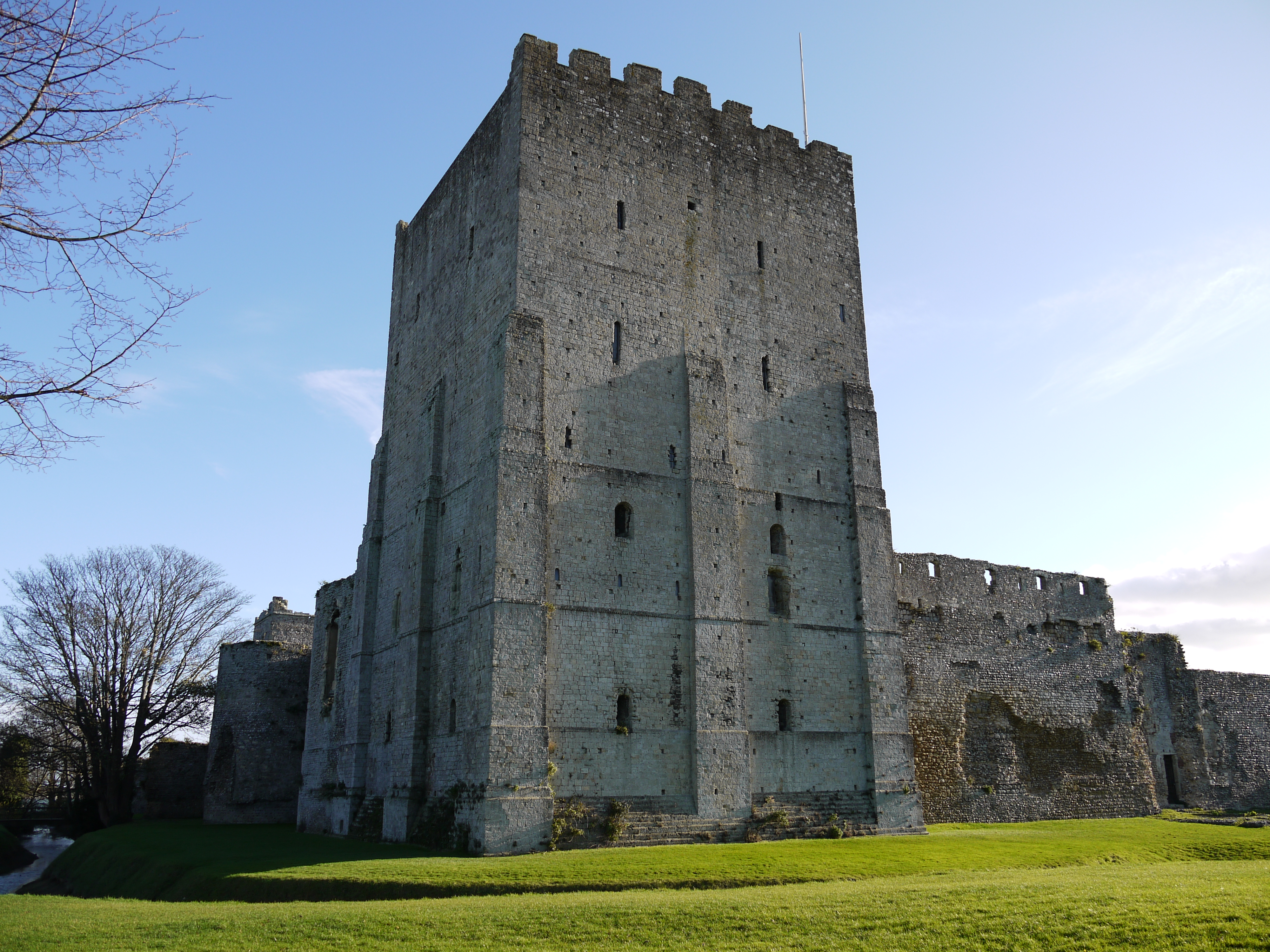 File:Porchester castle keep 2011.JPG - Wikimedia Commons