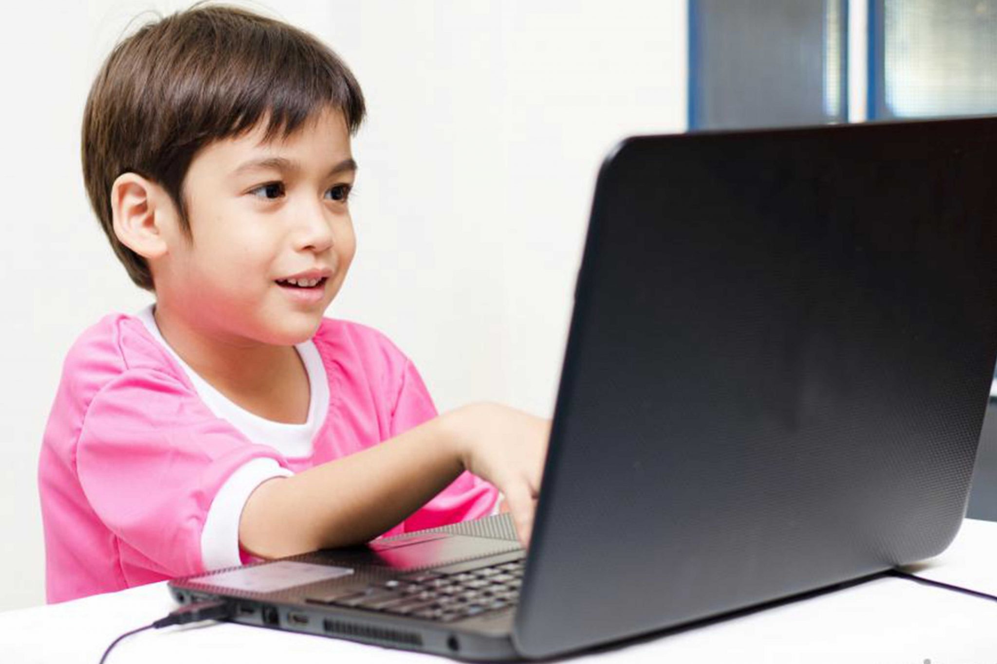Computer on Children's Vision - Bahrain This Week