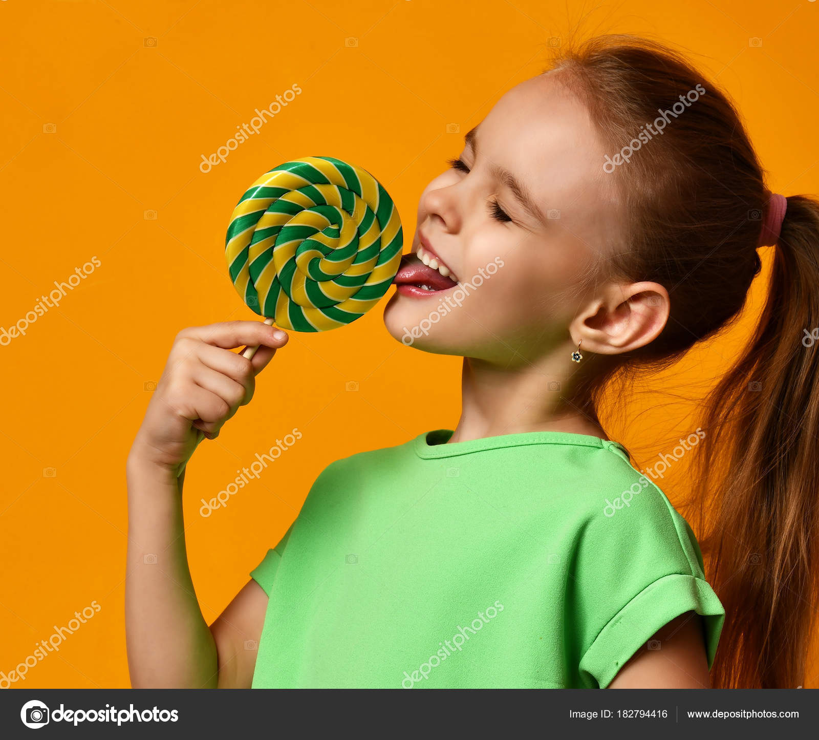 Happy young little child girl kid lick sweet lollypop candy — Stock ...