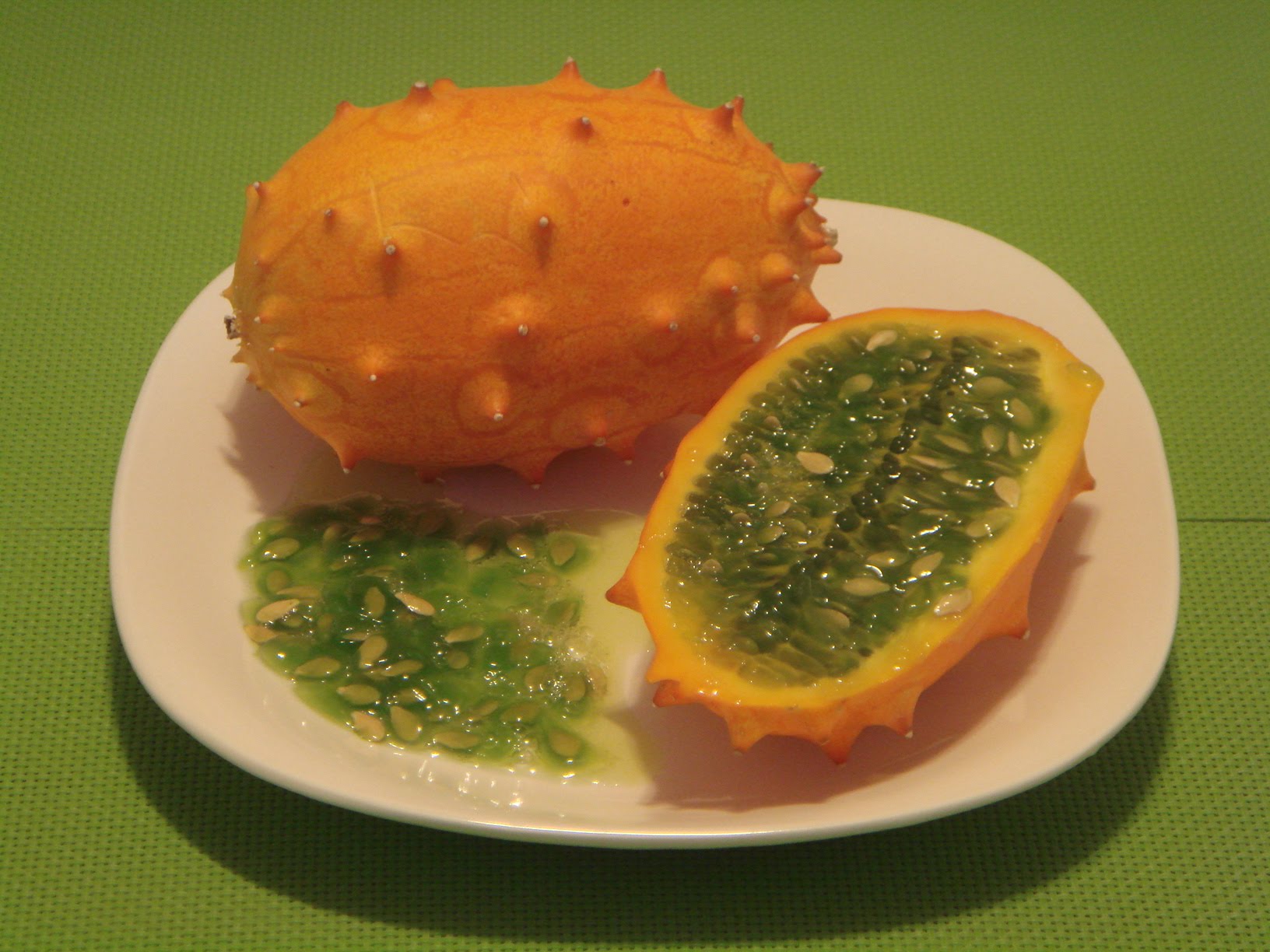 Horned Melon: How to Eat Kiwano Melon - YouTube