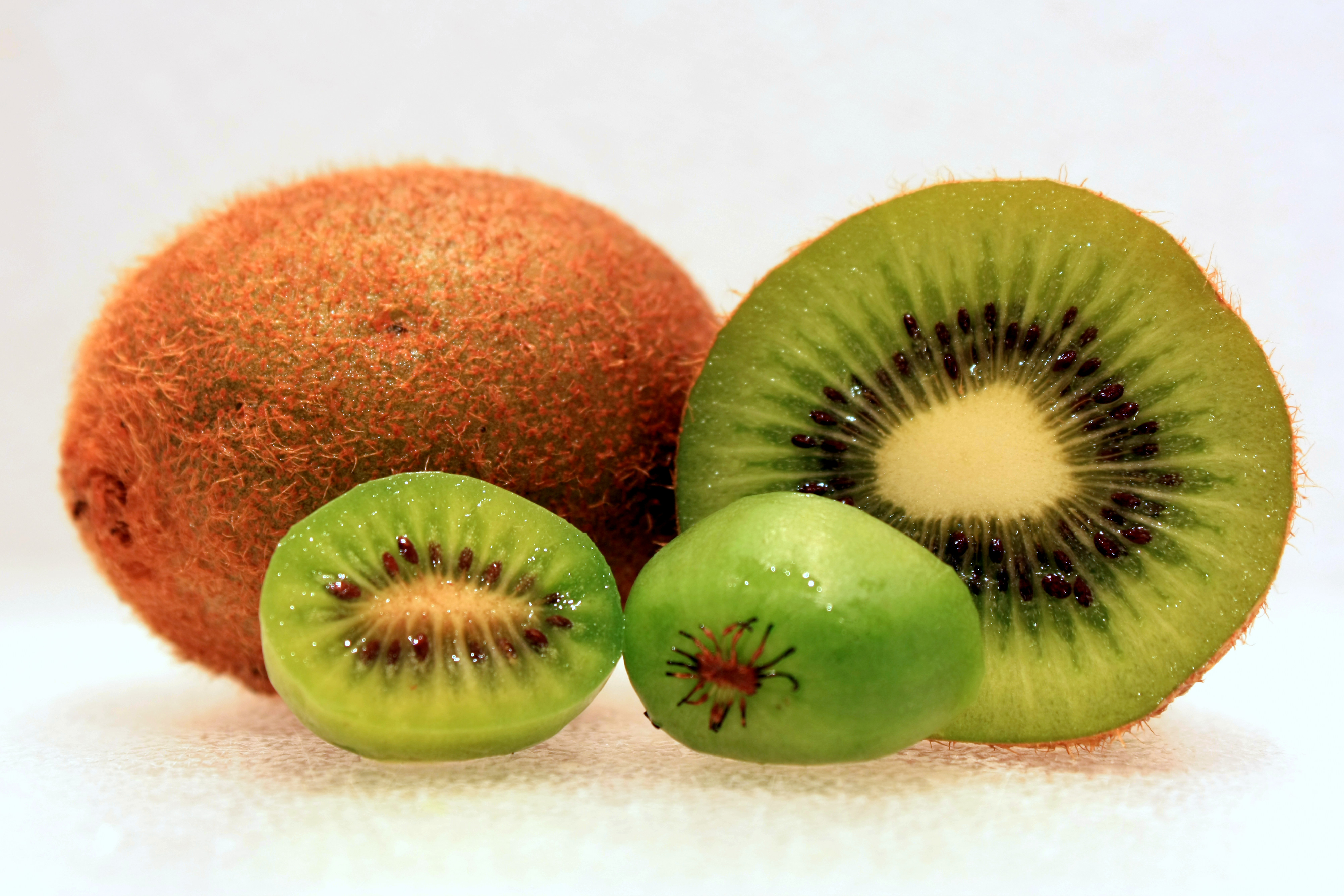 These berries look and taste like kiwi. : mildlyinteresting