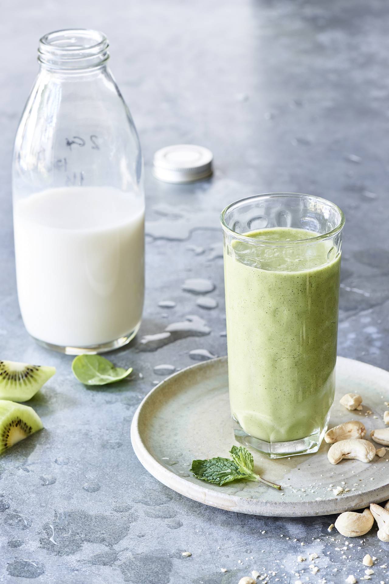 Vegan Kiwi Green Smoothies | Kiwi Smoothies | The Blender Girl