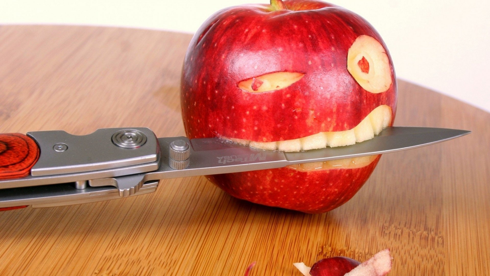 Funny Apple Knife - WallDevil