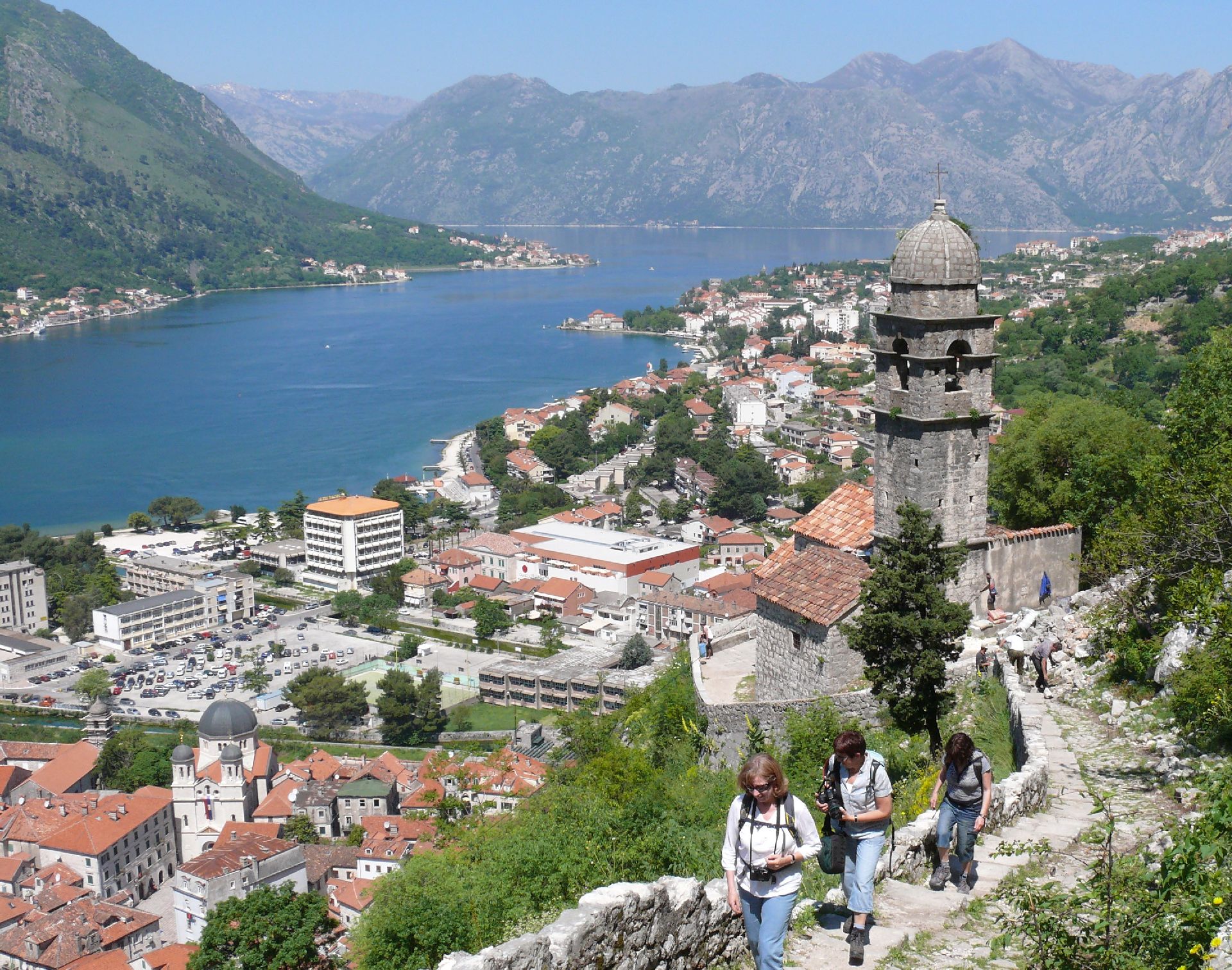 HIKING THE CITY WALLS OF KOTOR - Living in Montenegro :)