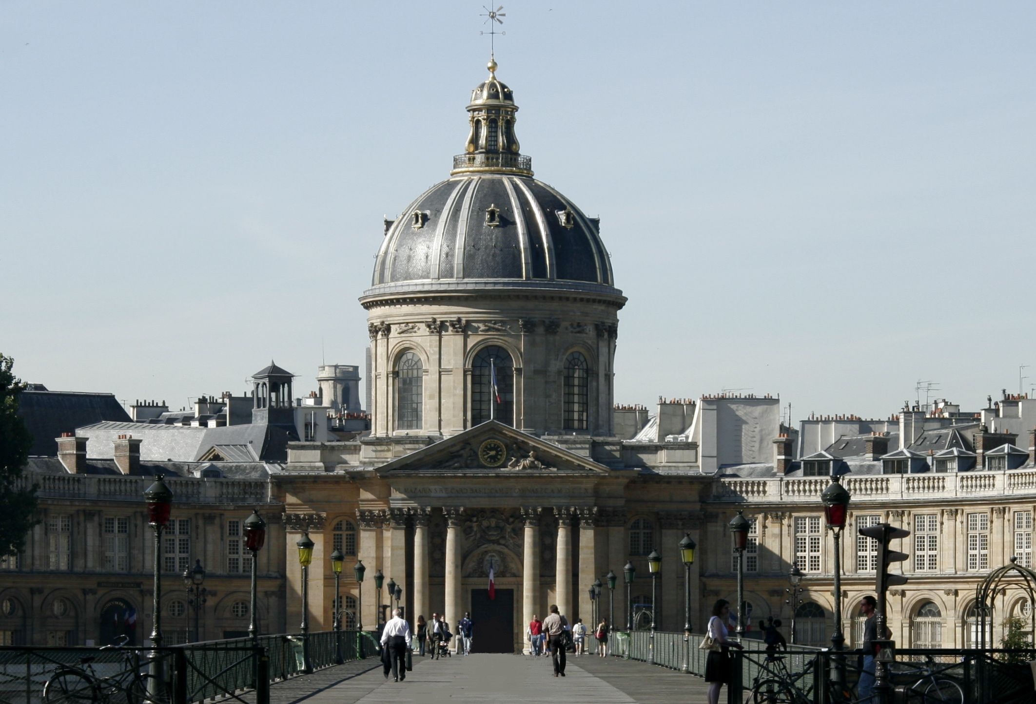 File:Institut de France - Académie française et pont des Arts.jpg ...