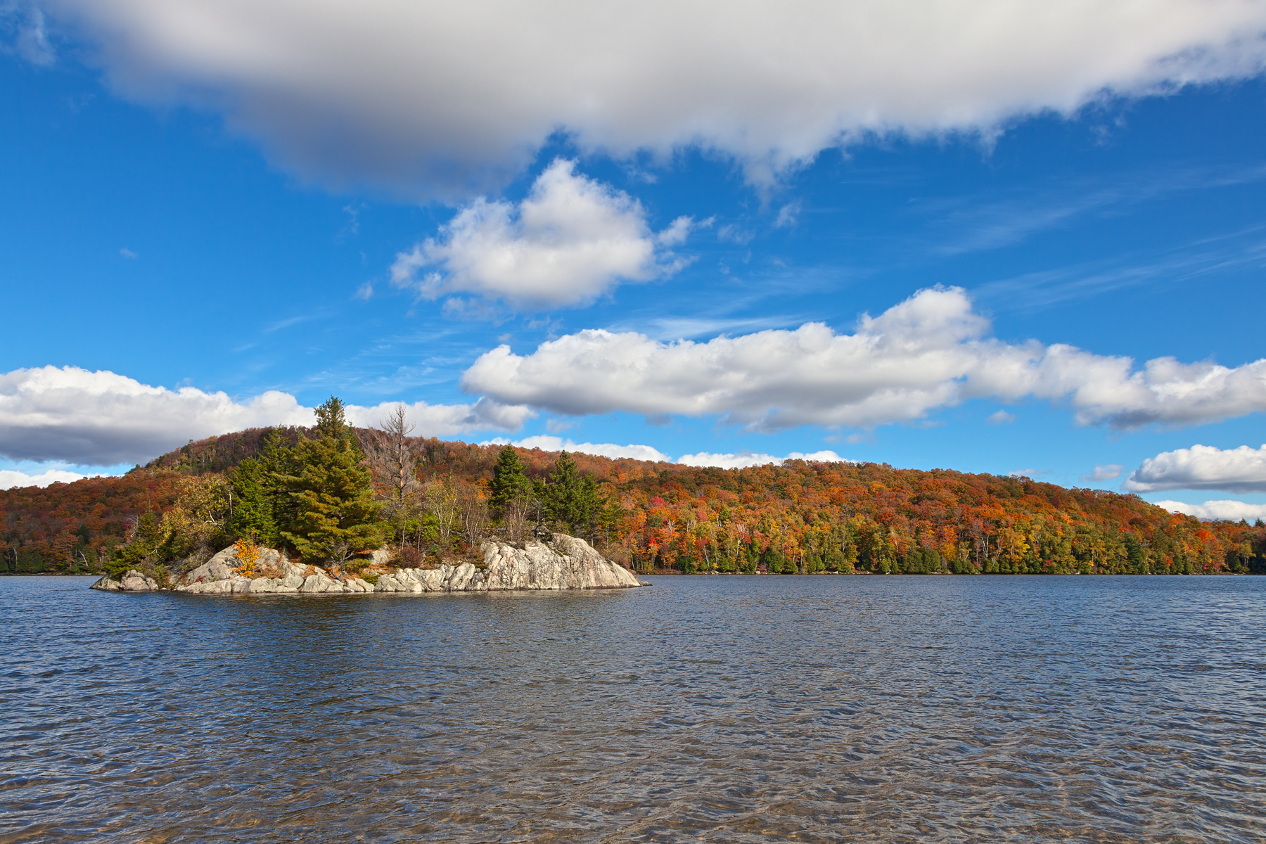 Lac stukely autumn - hdr photo