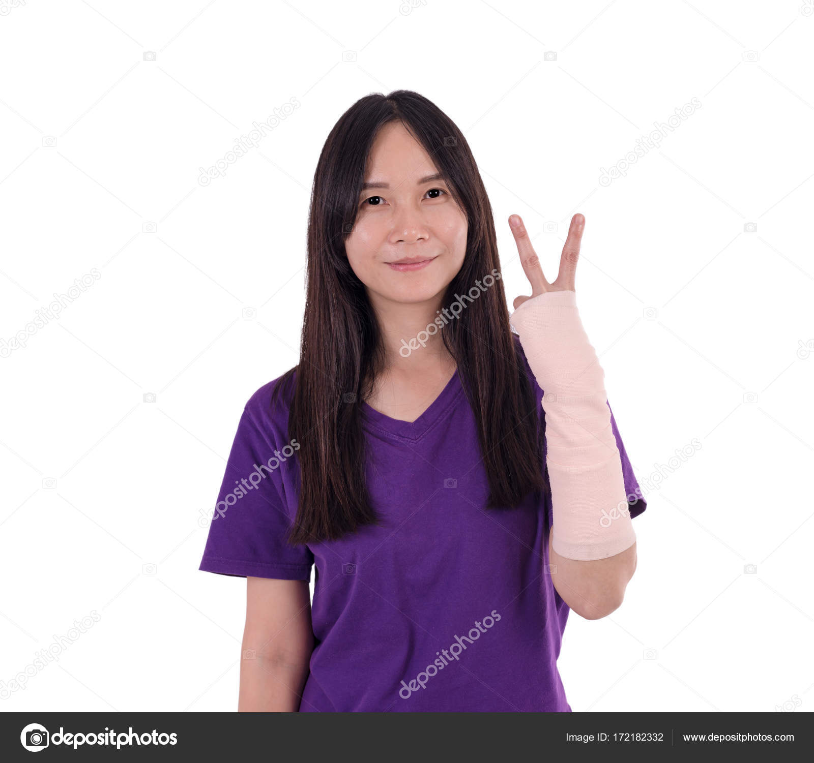Asian lady in purple T shirt with broken arm — Stock Photo © viiwee ...