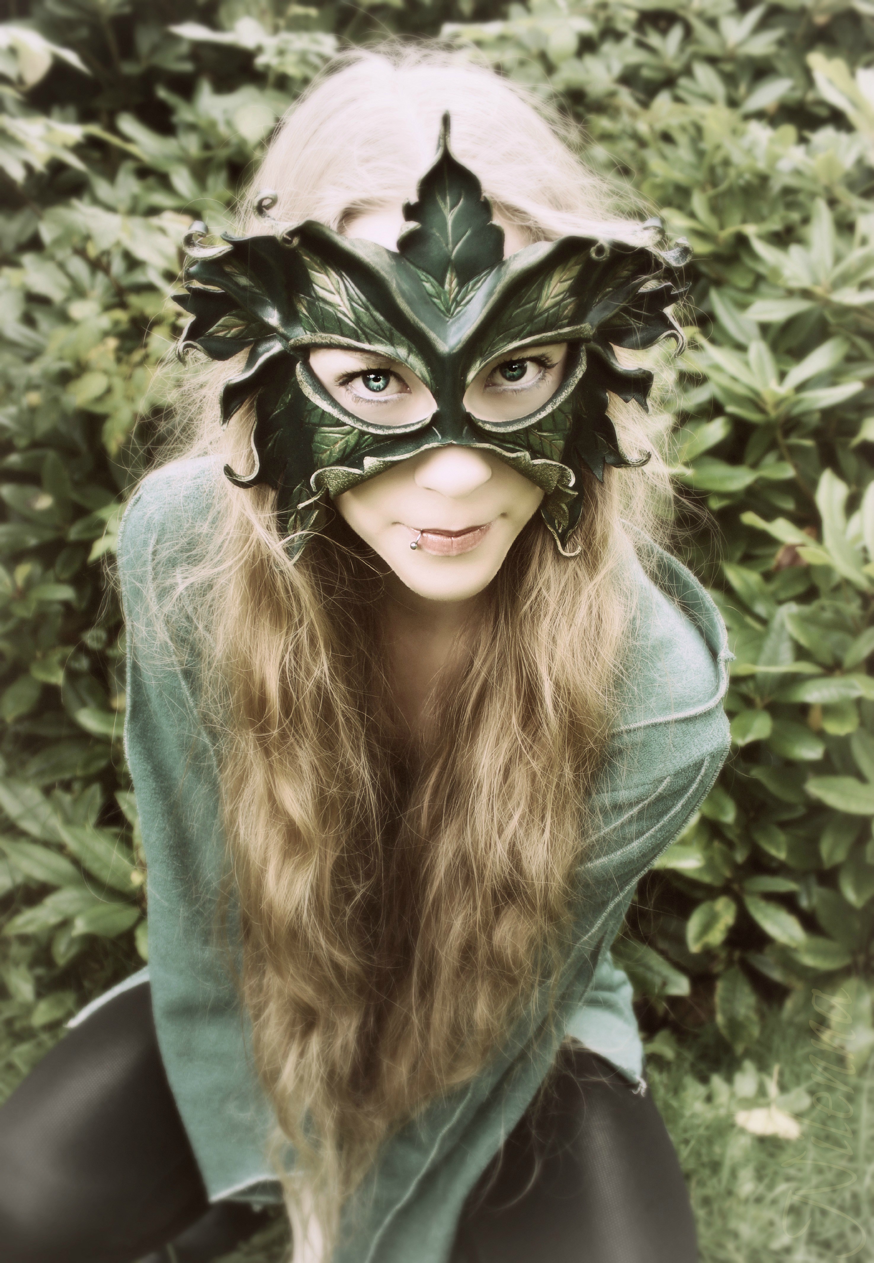 Lady Of The Leaves Mask - Beadmask
