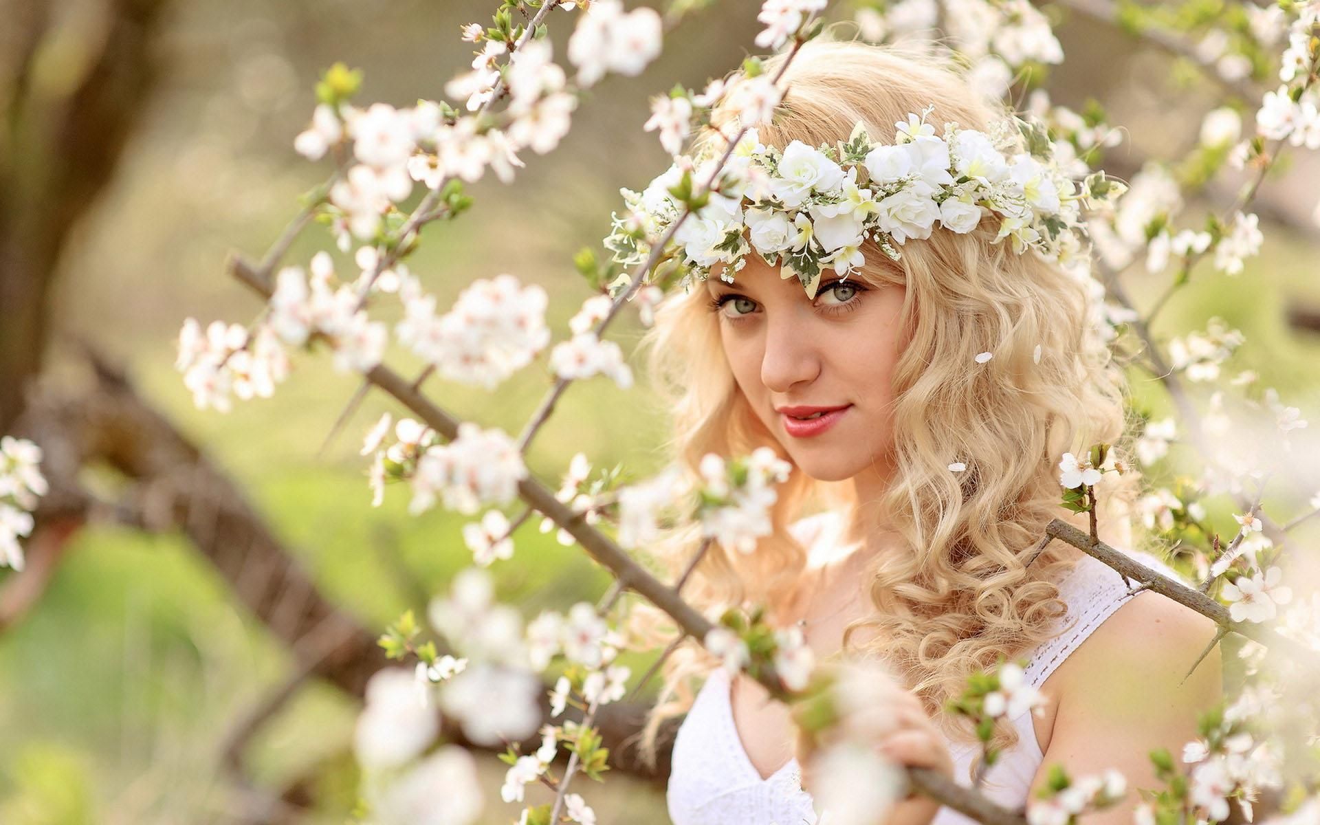 HD Beautiful Girl In Flowers Wallpaper | characters | Pinterest ...