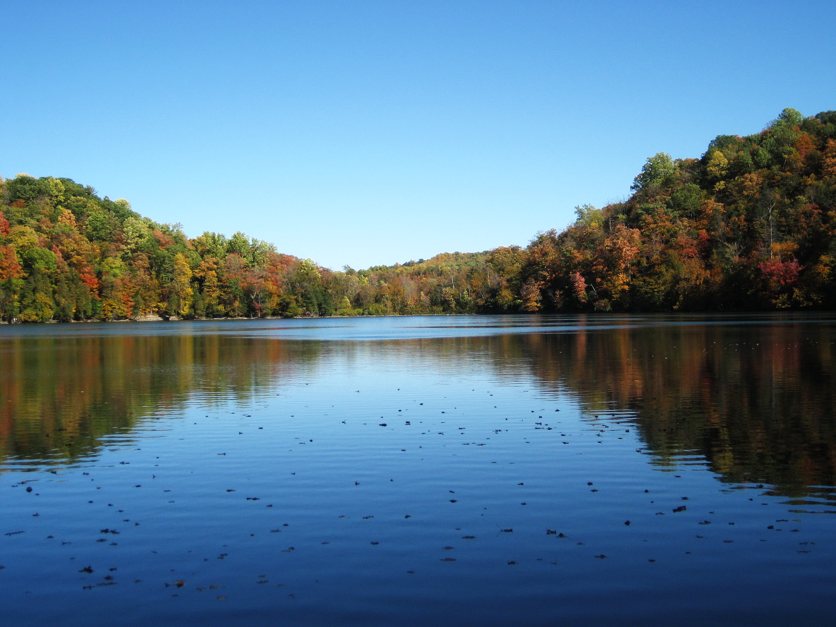 File:Round Lake (2) - Fayetteville NY.jpg - Wikimedia Commons