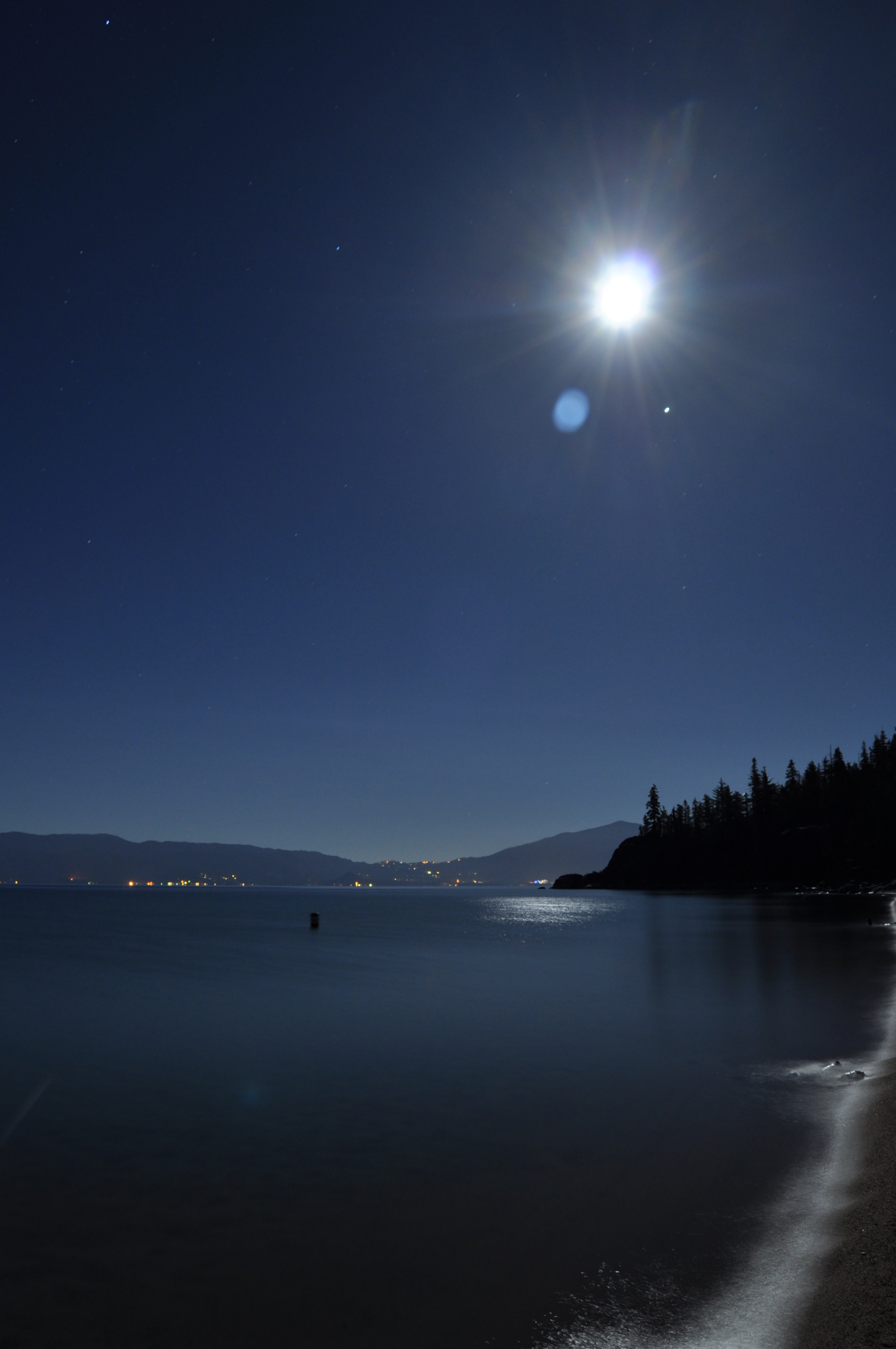 File:Lake Tahoe at night.jpg - Wikimedia Commons
