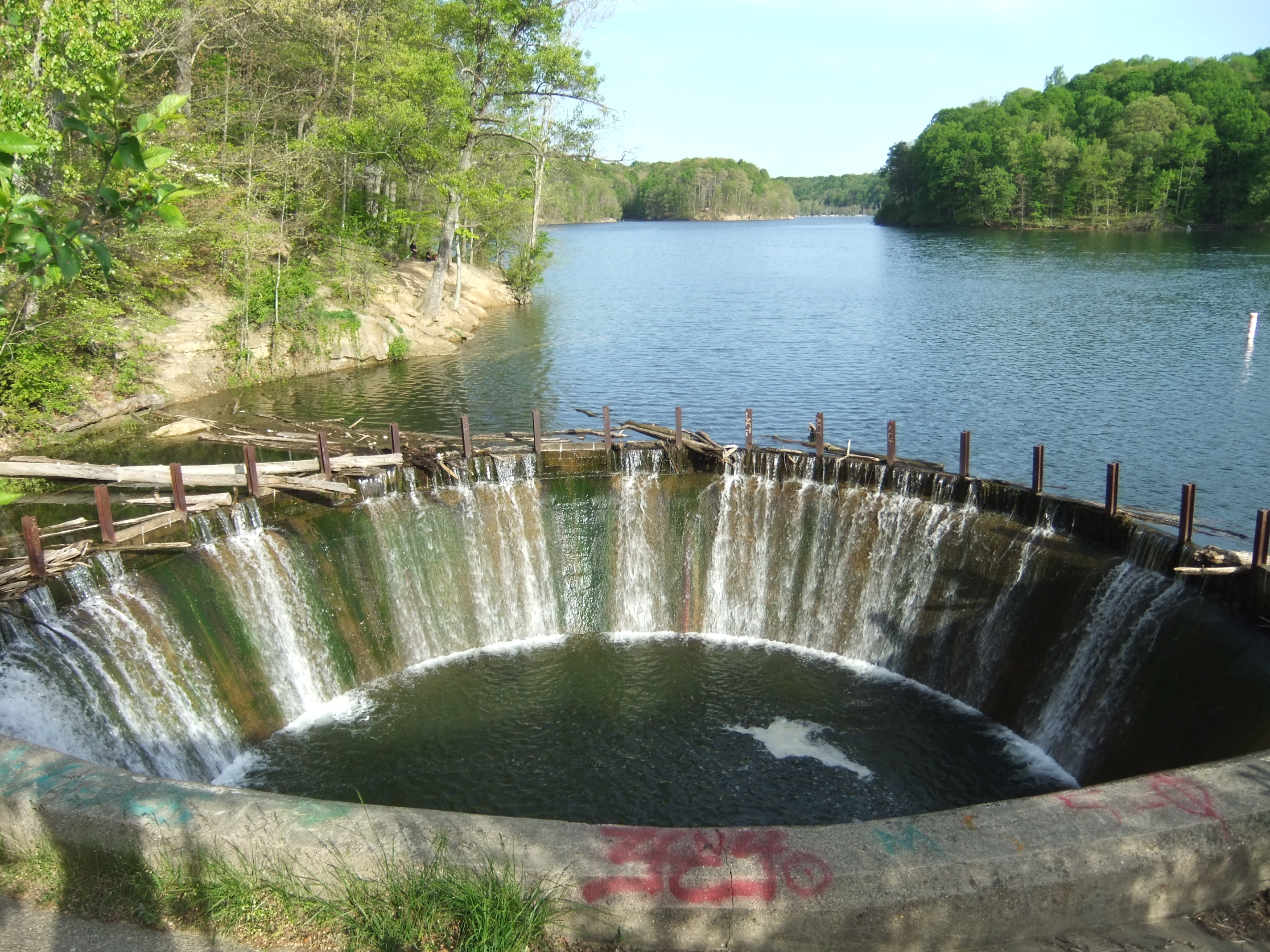 File:Griffy Lake - dam drain - DSCF4386.JPG - Wikimedia Commons