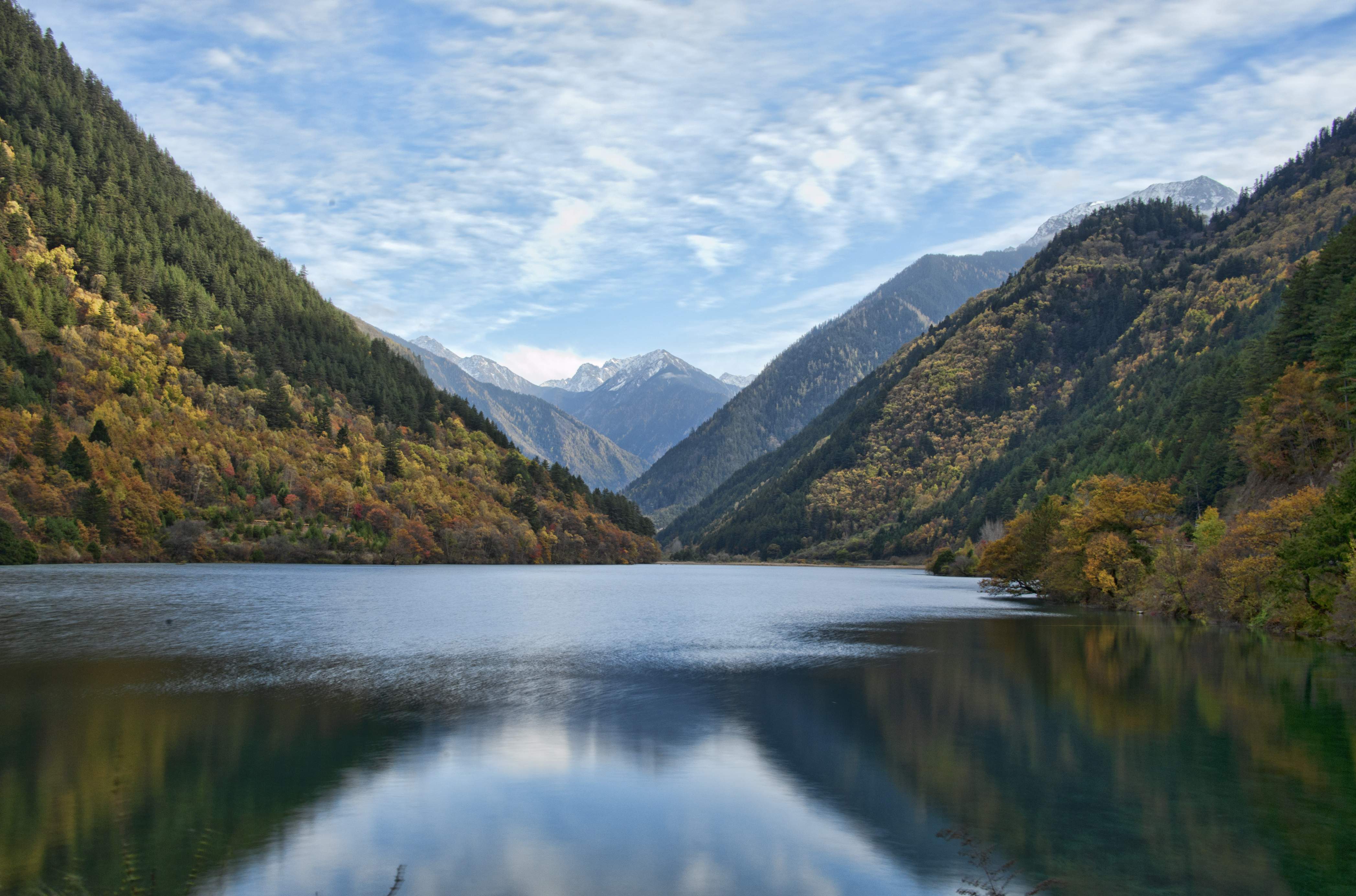 File:1 jiuzhaigou valley rhino lake 2011.jpg - Wikimedia Commons