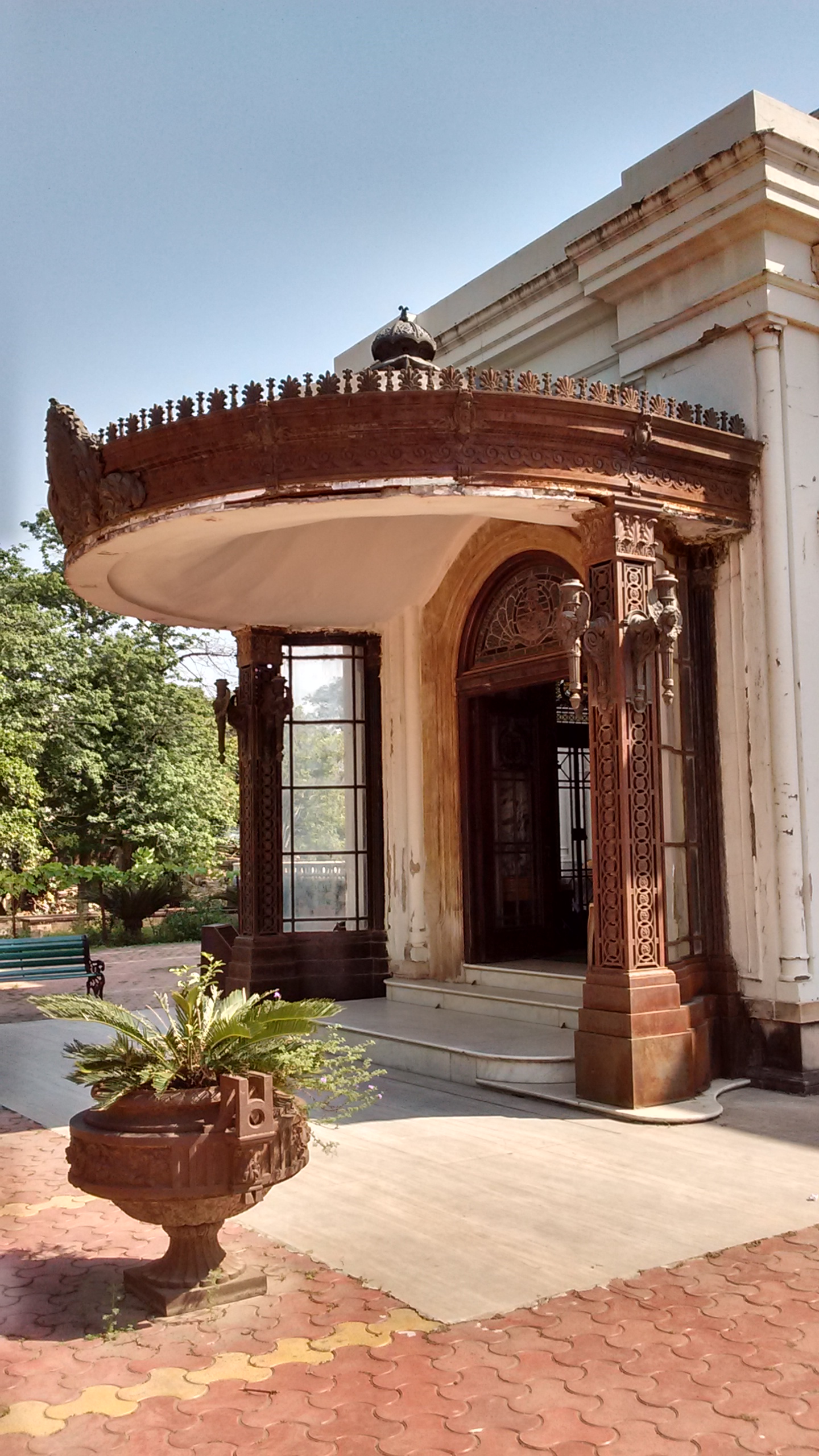 File:Nehru Kendra Lalbagh Palace, situated at the heart of Nehru ...