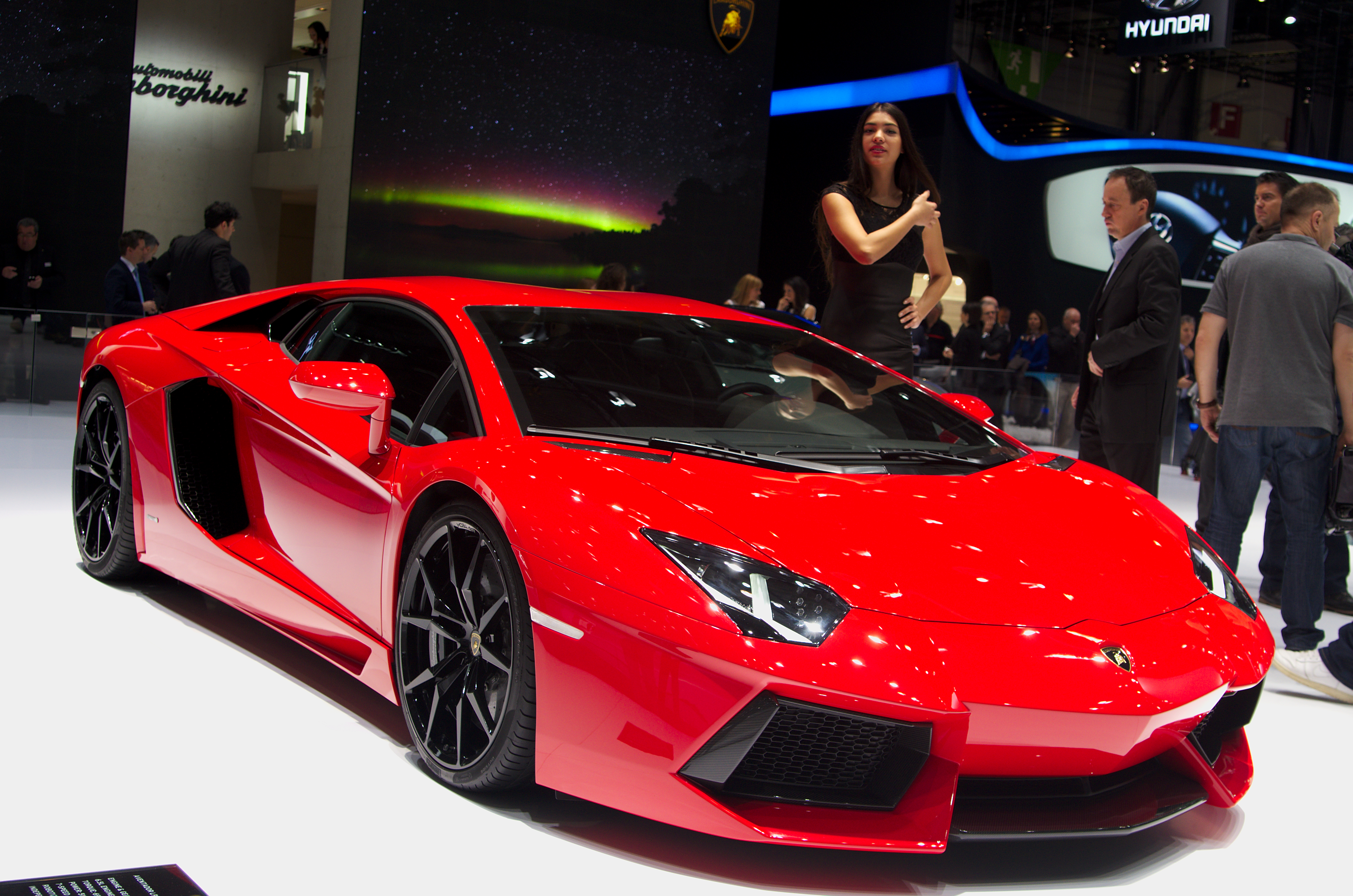 File:Geneva MotorShow 2013 - Lamborghini Aventador red.jpg ...
