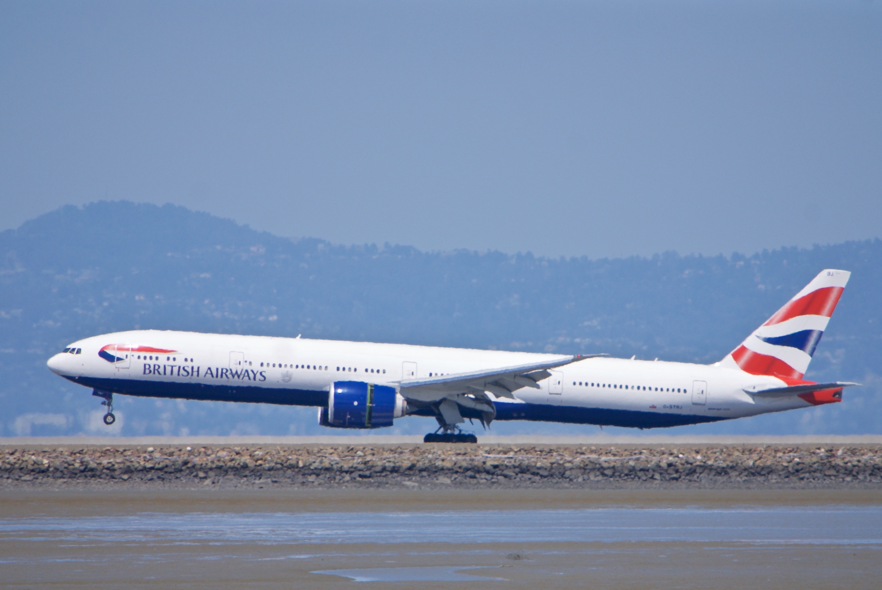 File:British Airways Boeing 777-300 landing at SFO (27007776882).jpg ...