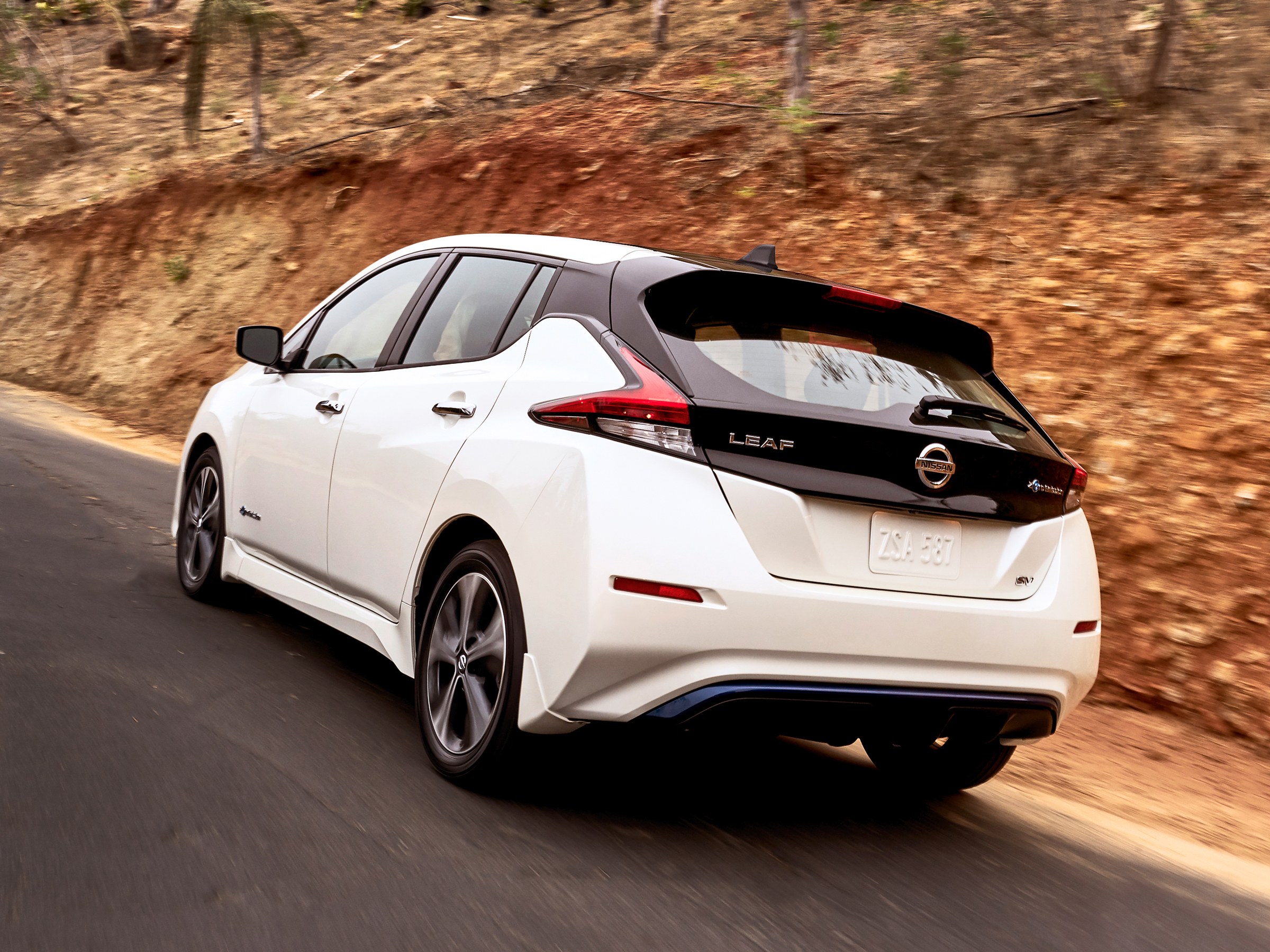 Nissan's 2018 Leaf Offers 150 Miles of Range for $30,000 | WIRED